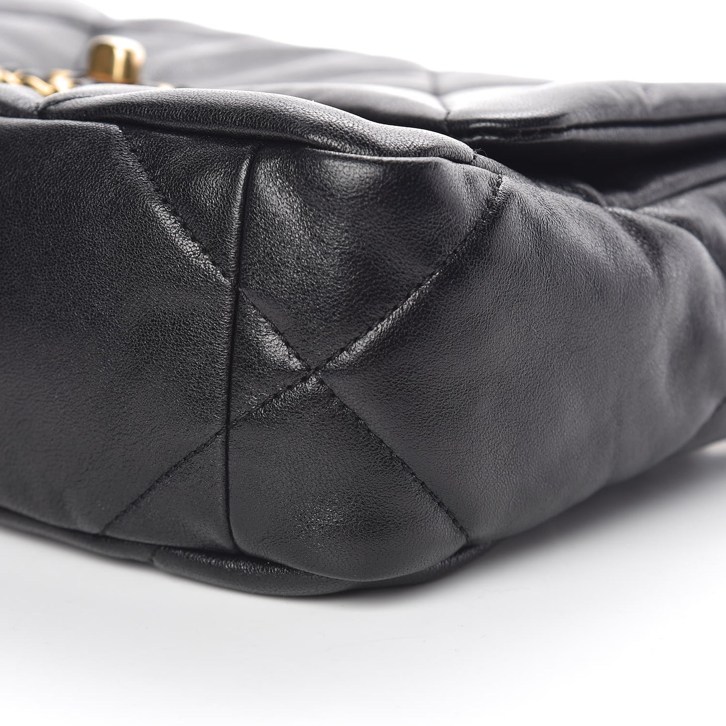 Lambskin Quilted Medium 19 Flap Black