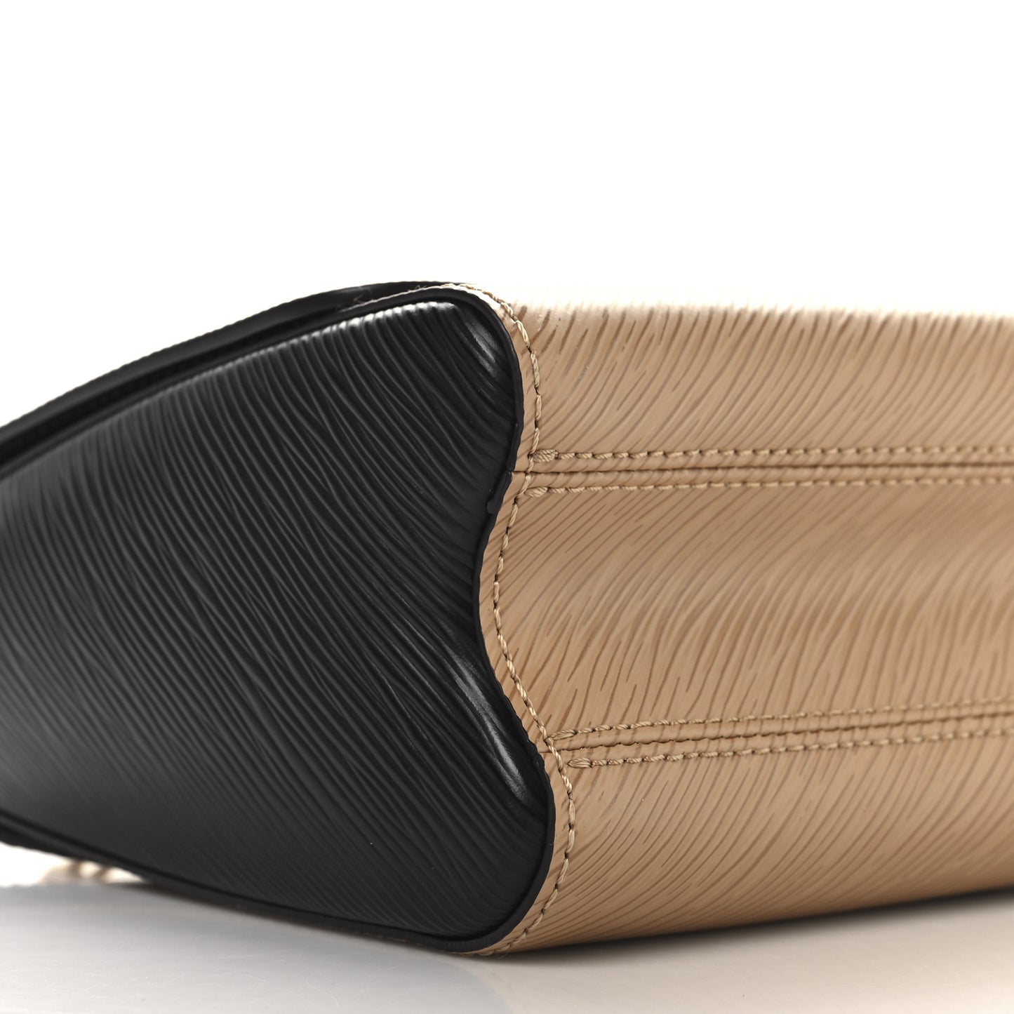 Epi Twist Shoulder Bag MM Camel