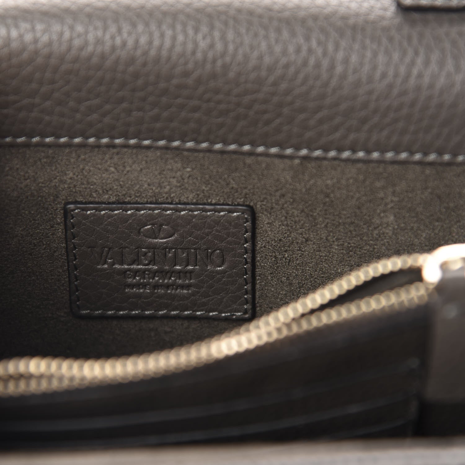 Valentino Garavani Grained Calfskin Rockstud Wallet on Chain Graphite 8 of 9