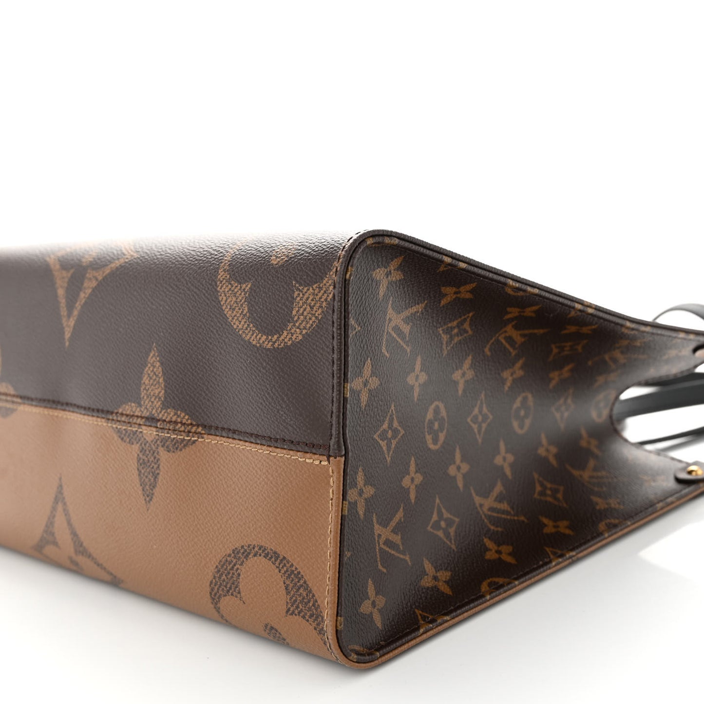 Reverse Monogram Giant Onthego MM