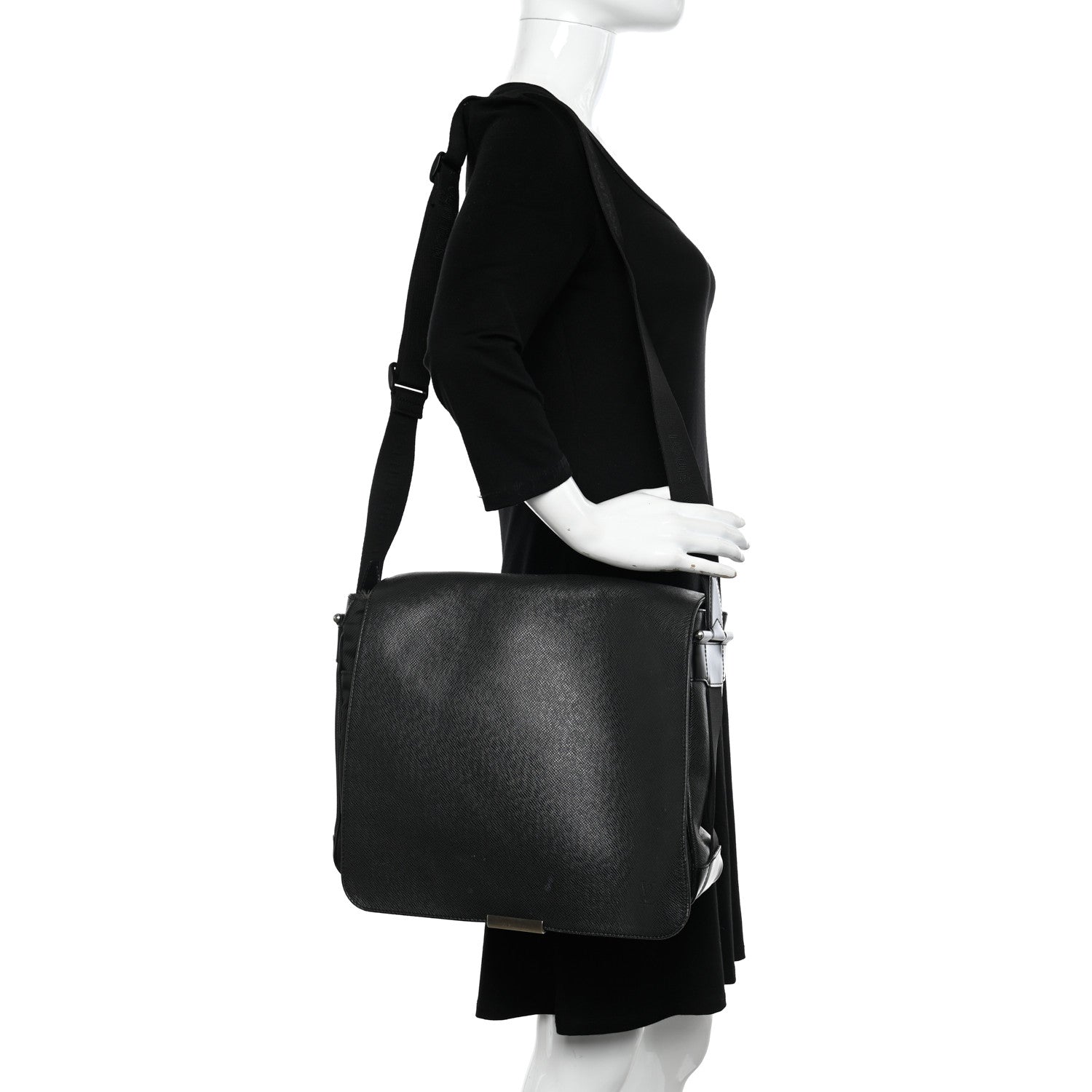 Louis Vuitton Taiga Viktor Messenger Bag Ardoise 2 of 12