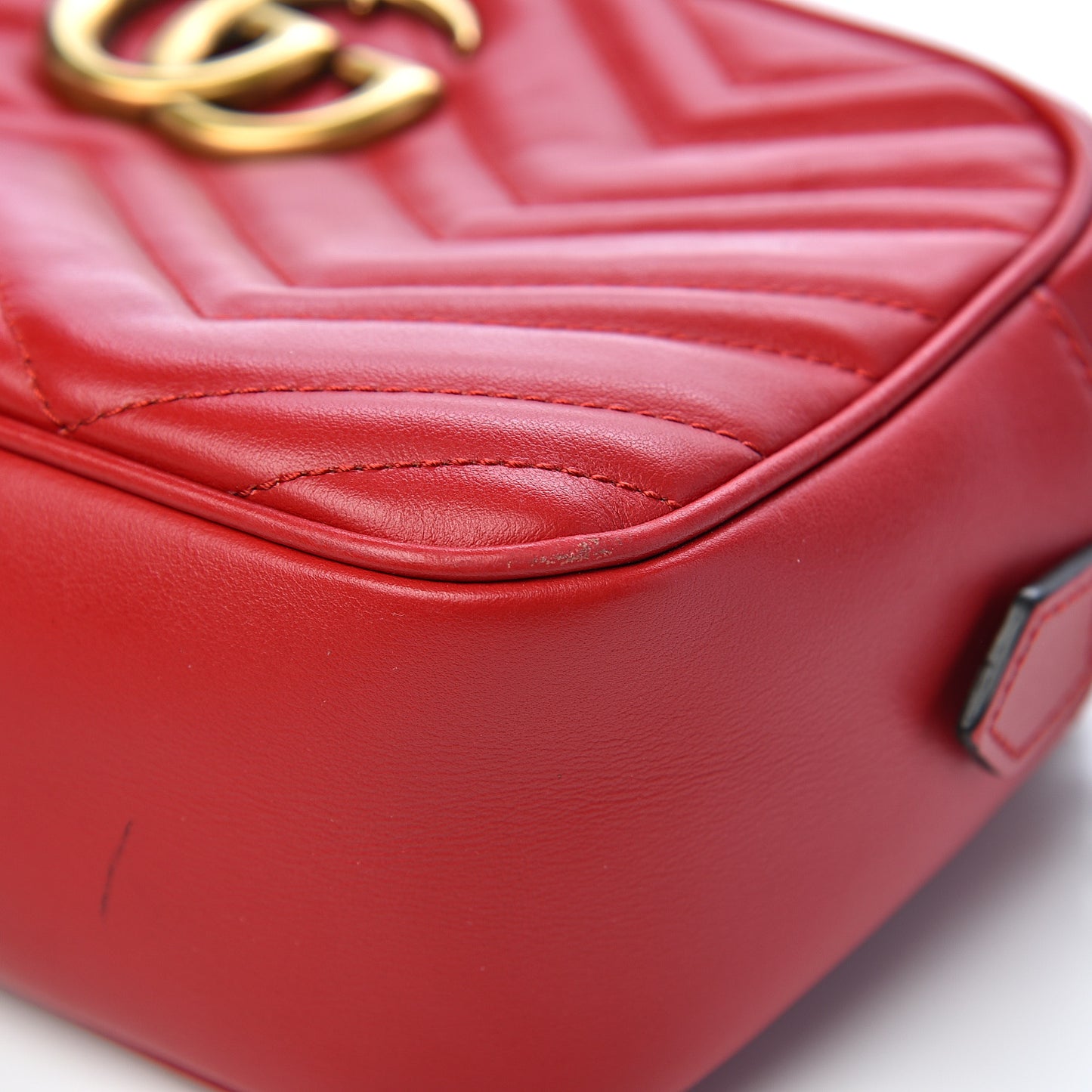 Calfskin Matelasse Small GG Marmont Chain Shoulder Bag Hibiscus Red
