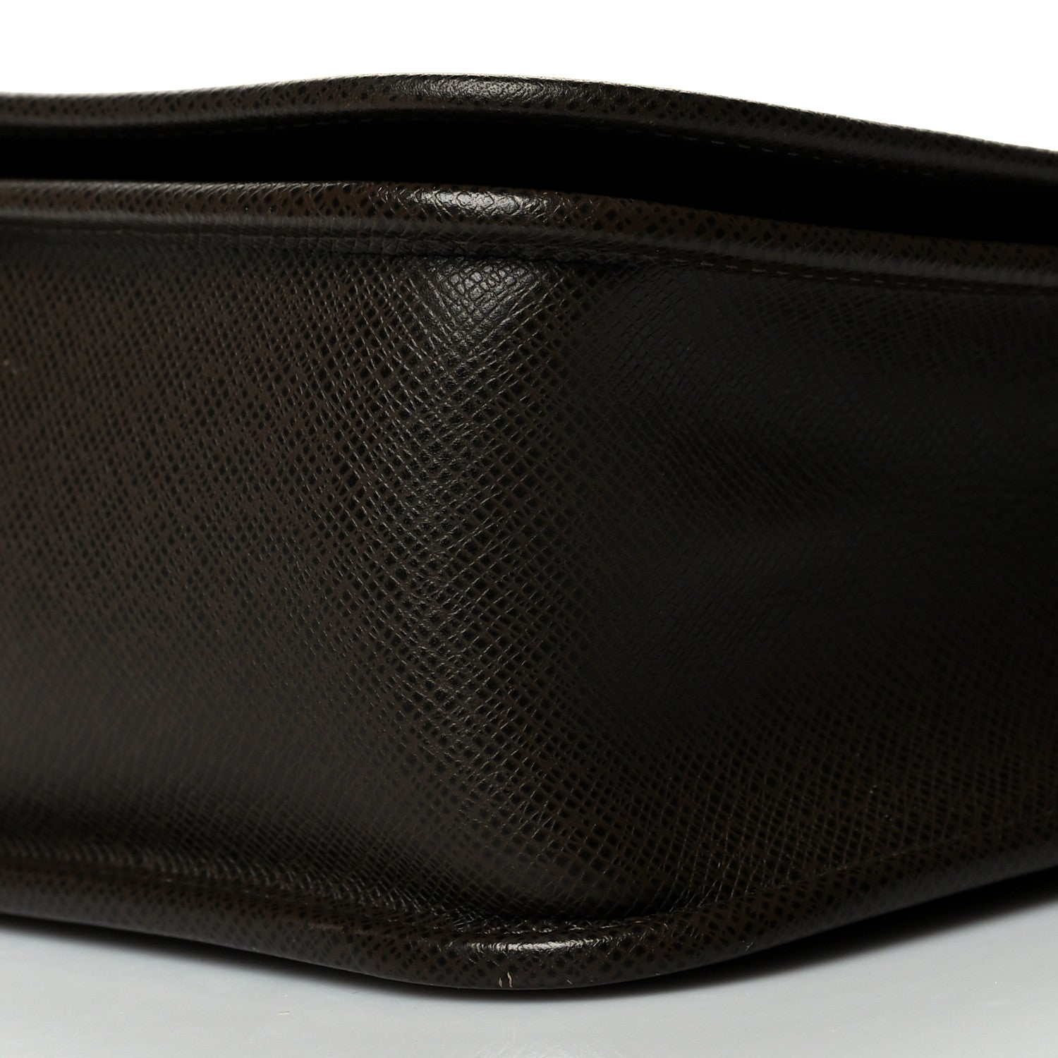 Louis Vuitton Taiga Andrei Messenger Bag Grizzli 9 of 11