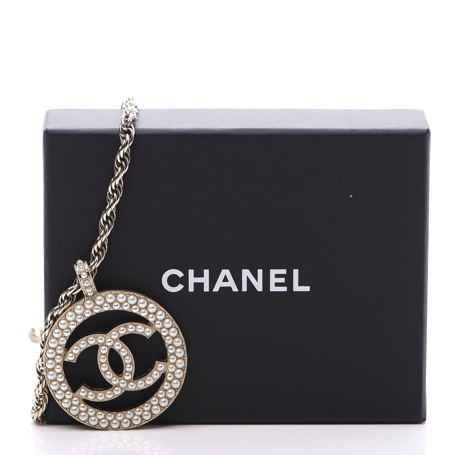 Chanel Pearl CC Round Pendant Necklace Gold 5 of 5