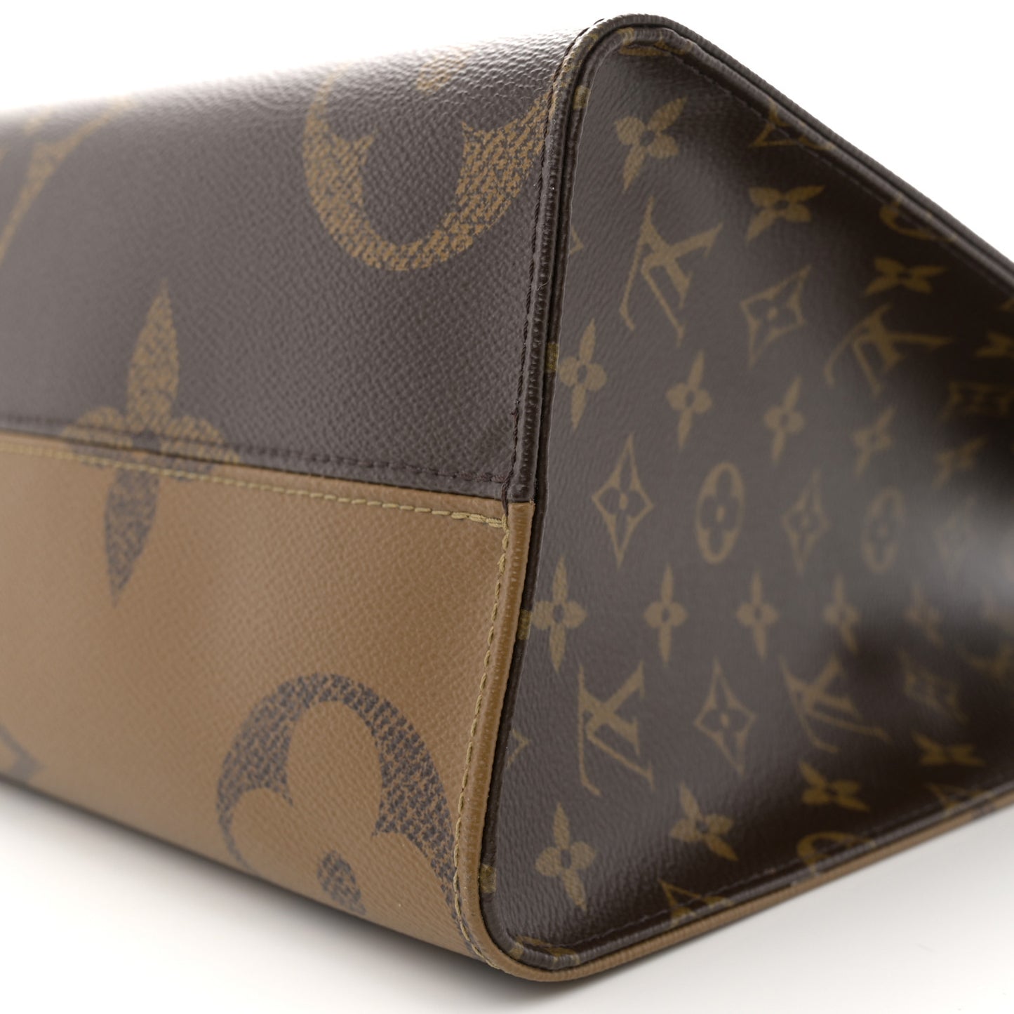 Reverse Monogram Giant Onthego MM