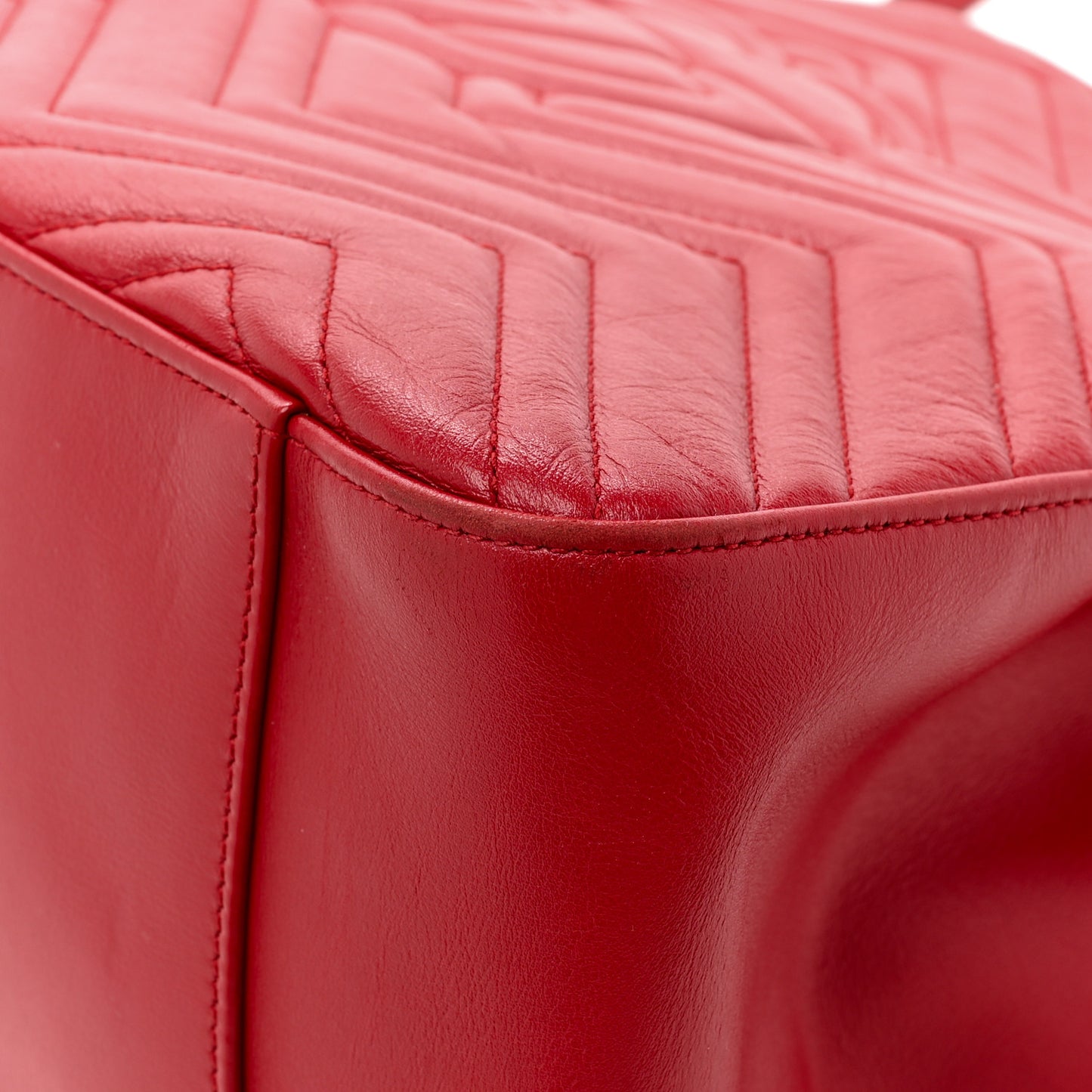 Calfskin Matelasse Medium GG Marmont Shoulder Tote Bag Hibiscus Red