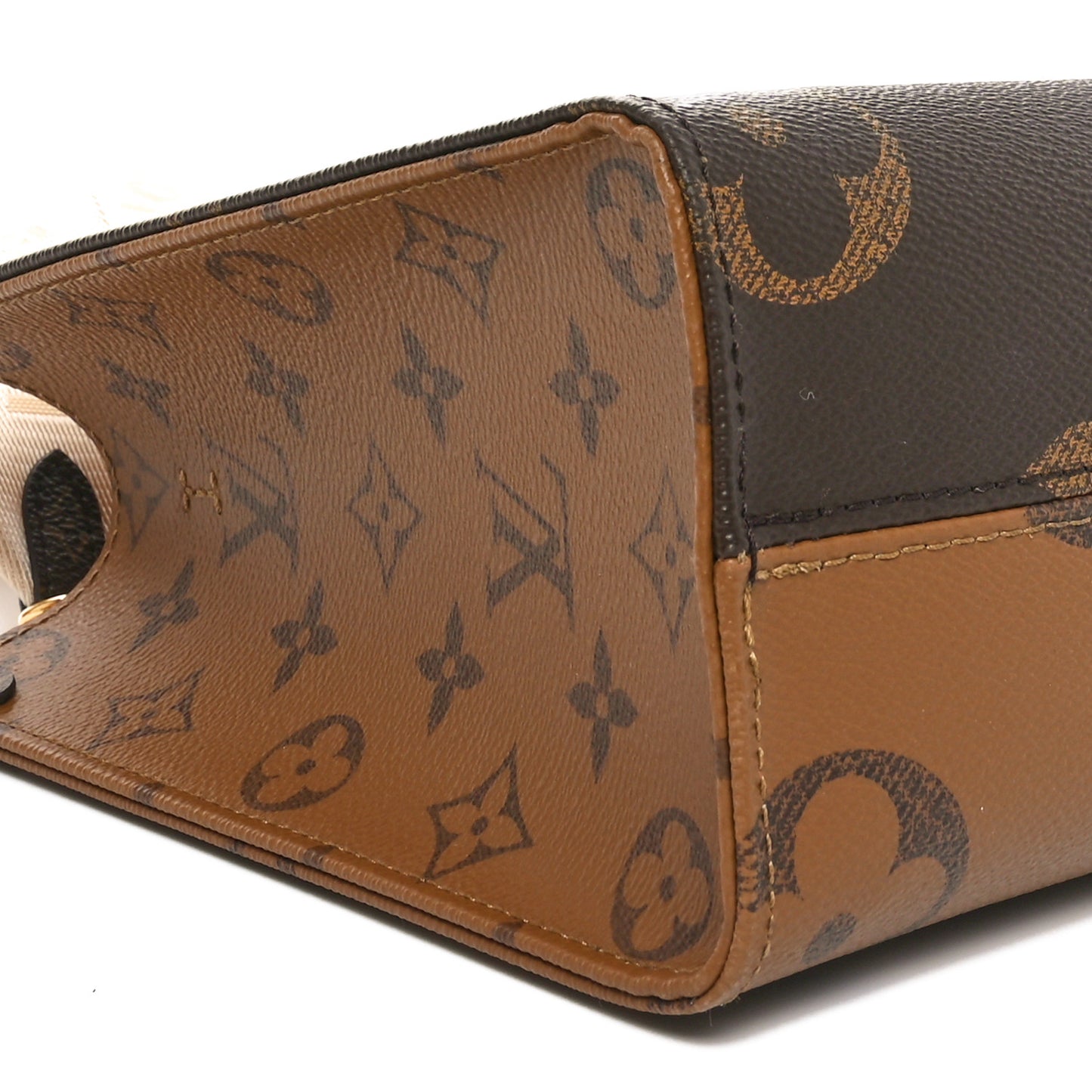 Reverse Monogram Giant Onthego PM