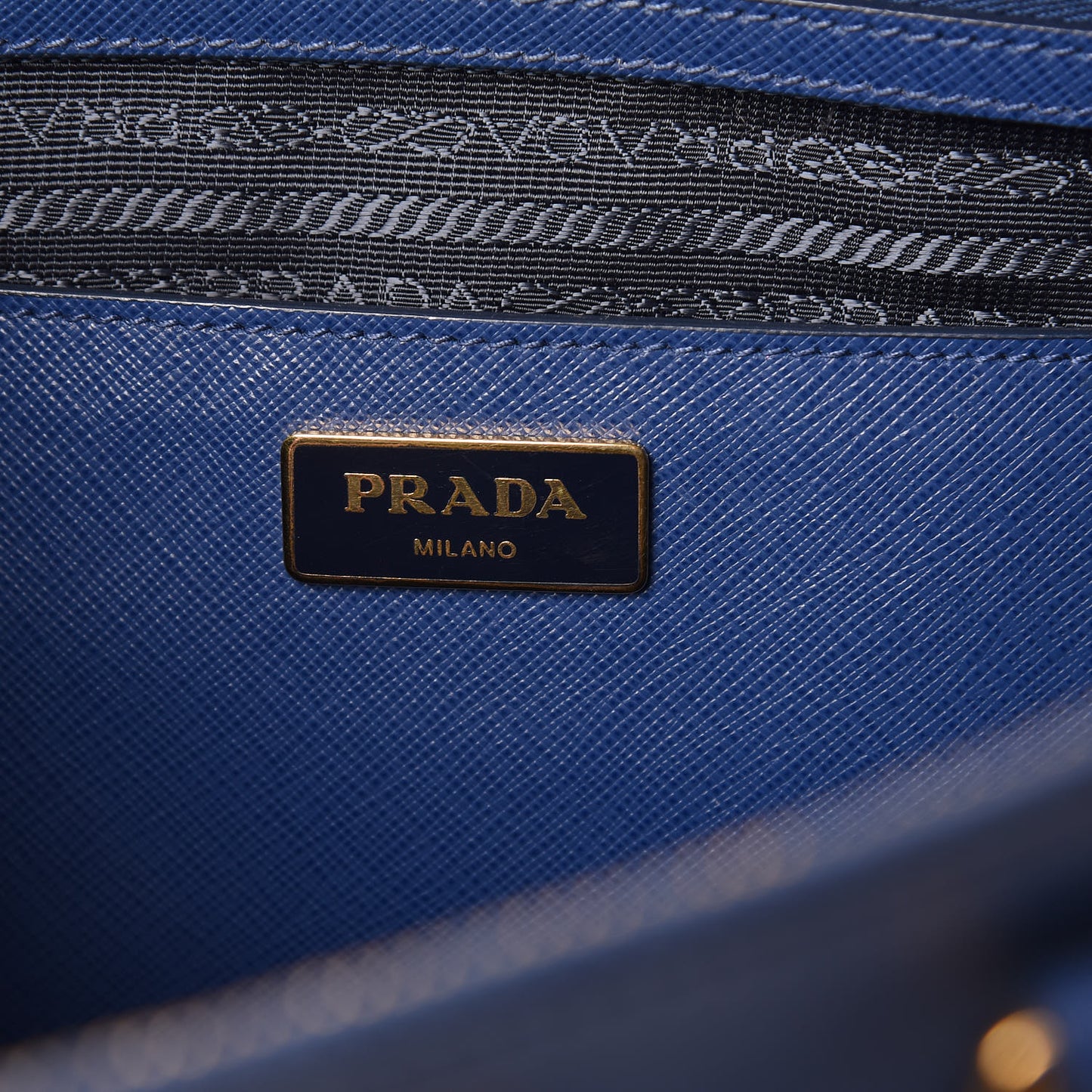 Saffiano Large Galleria Double Zip Tote Bluette