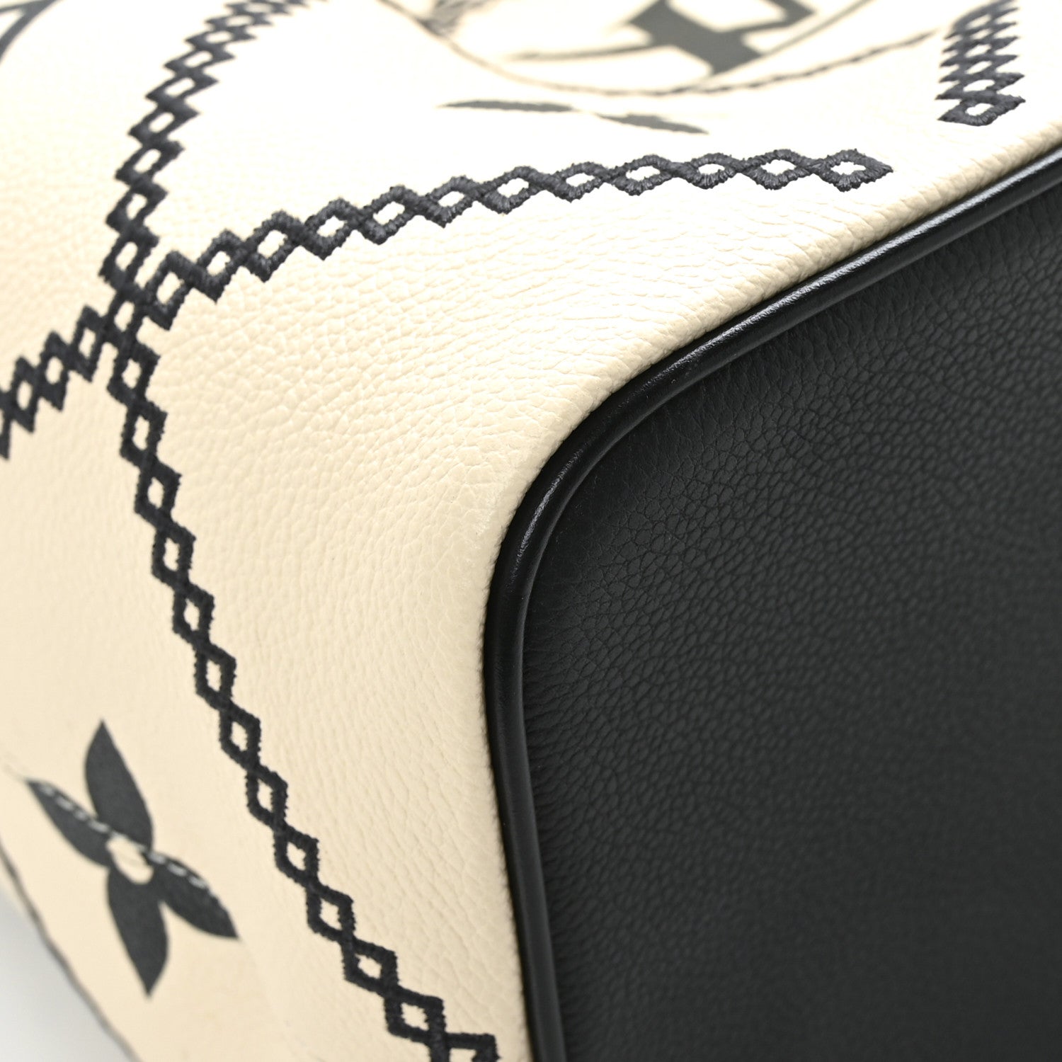 Louis Vuitton Empreinte Monogram Giant Broderies Neonoe MM Cream Black 10 of 13