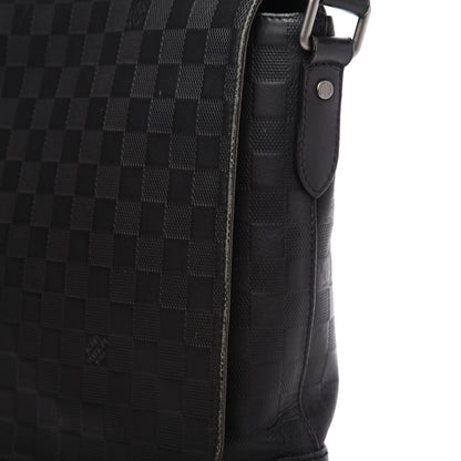 Louis Vuitton Damier Infini District MM Onyx 13 of 13