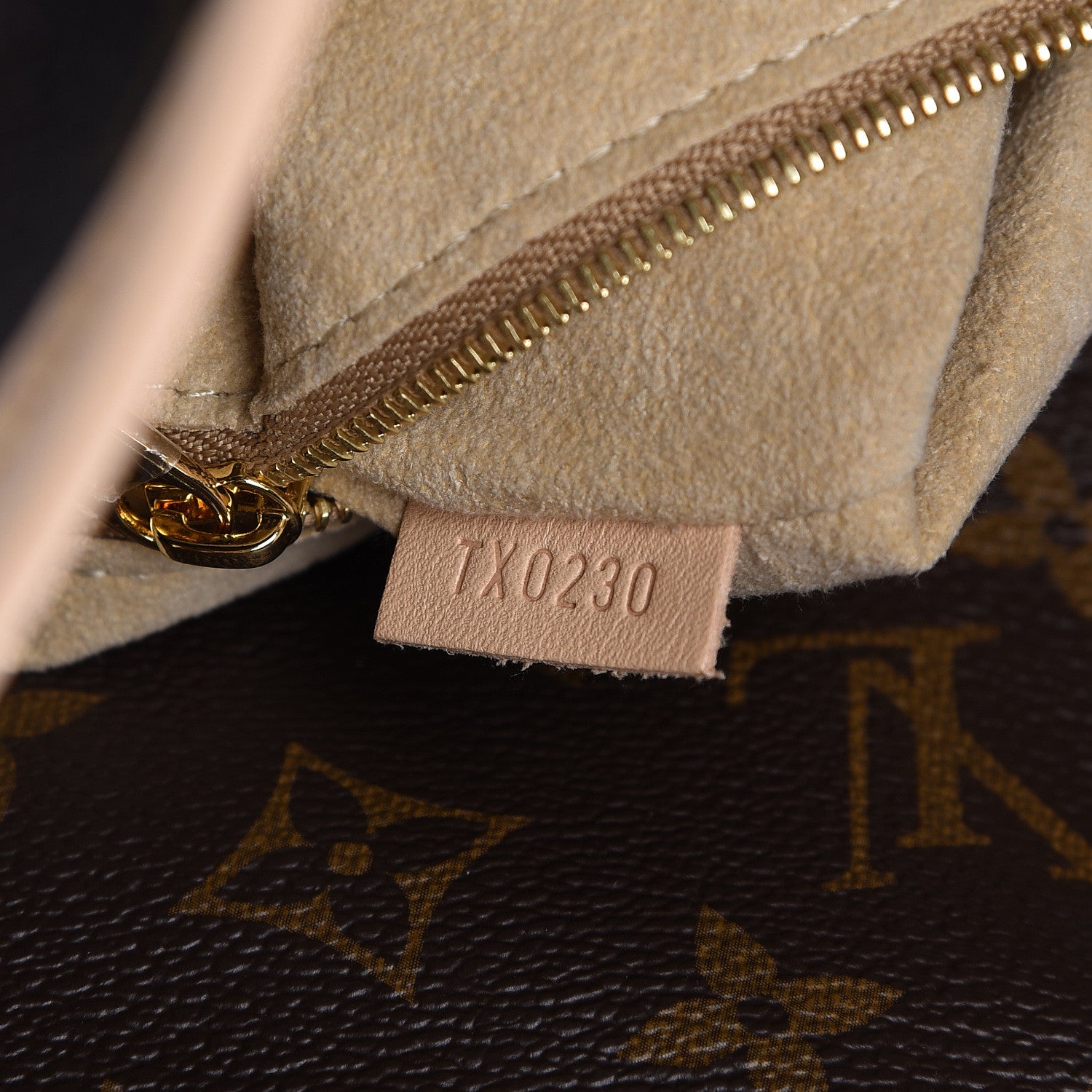 Louis Vuitton Monogram Artsy MM 8 of 11