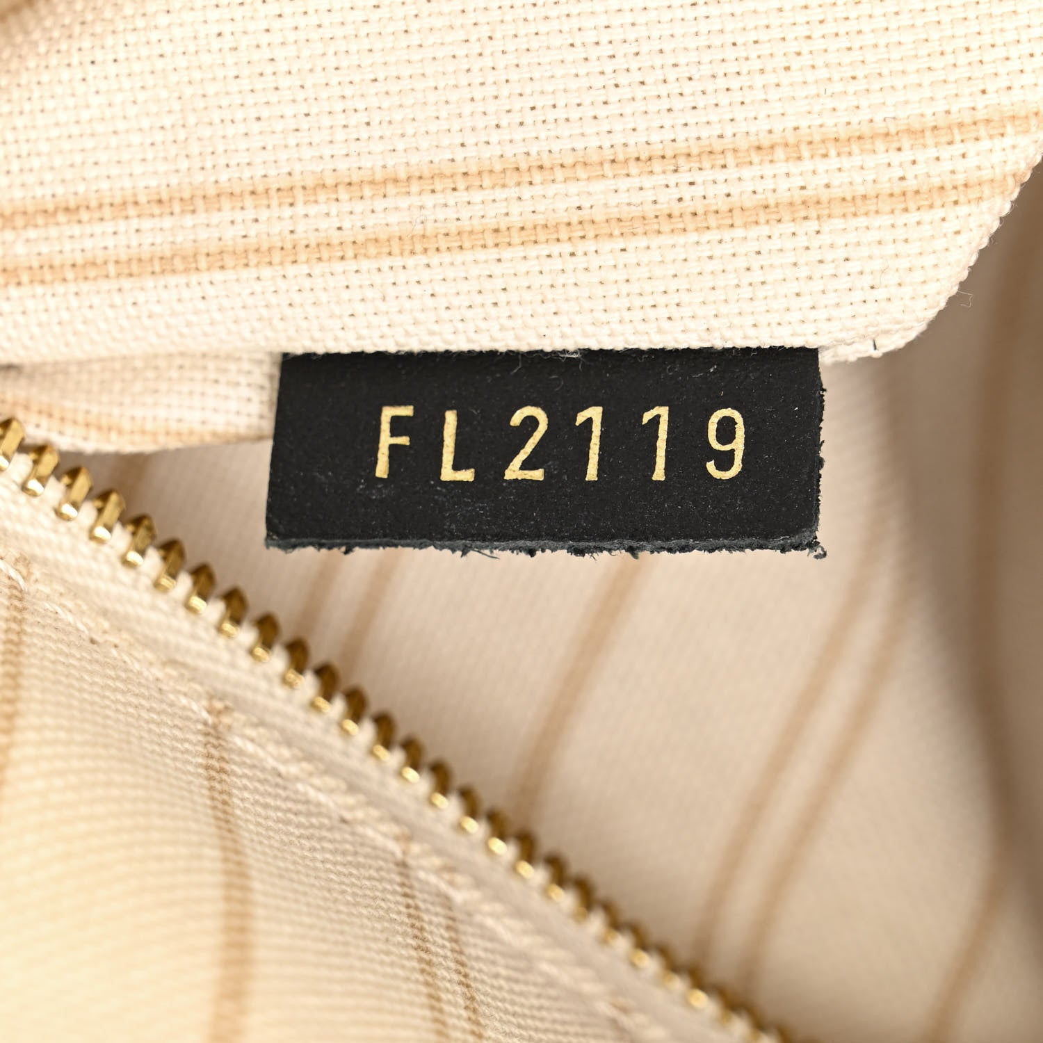 Louis Vuitton Monogram Giant Jungle Onthego GM Ivory 8 of 14