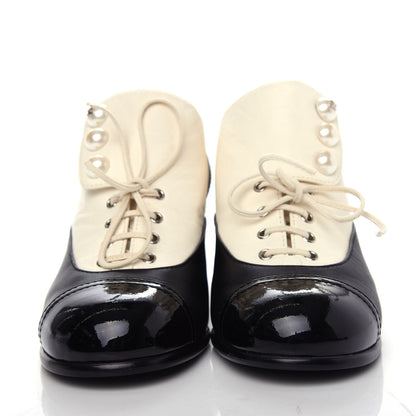 Chanel Metallic Lambskin Patent Pearl Cap Toe Lace Up Oxfords 38 Black Beige Silver 2 of 11