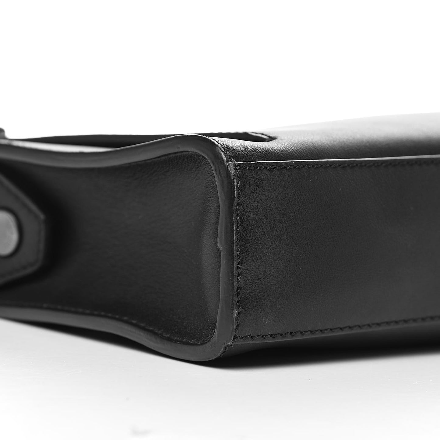 Vitello Grace Messenger Bag Black