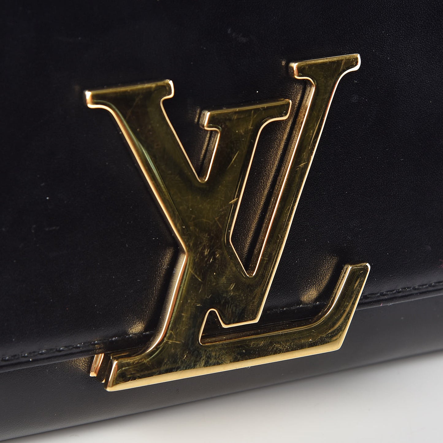 Calfskin Chain Louise GM Black