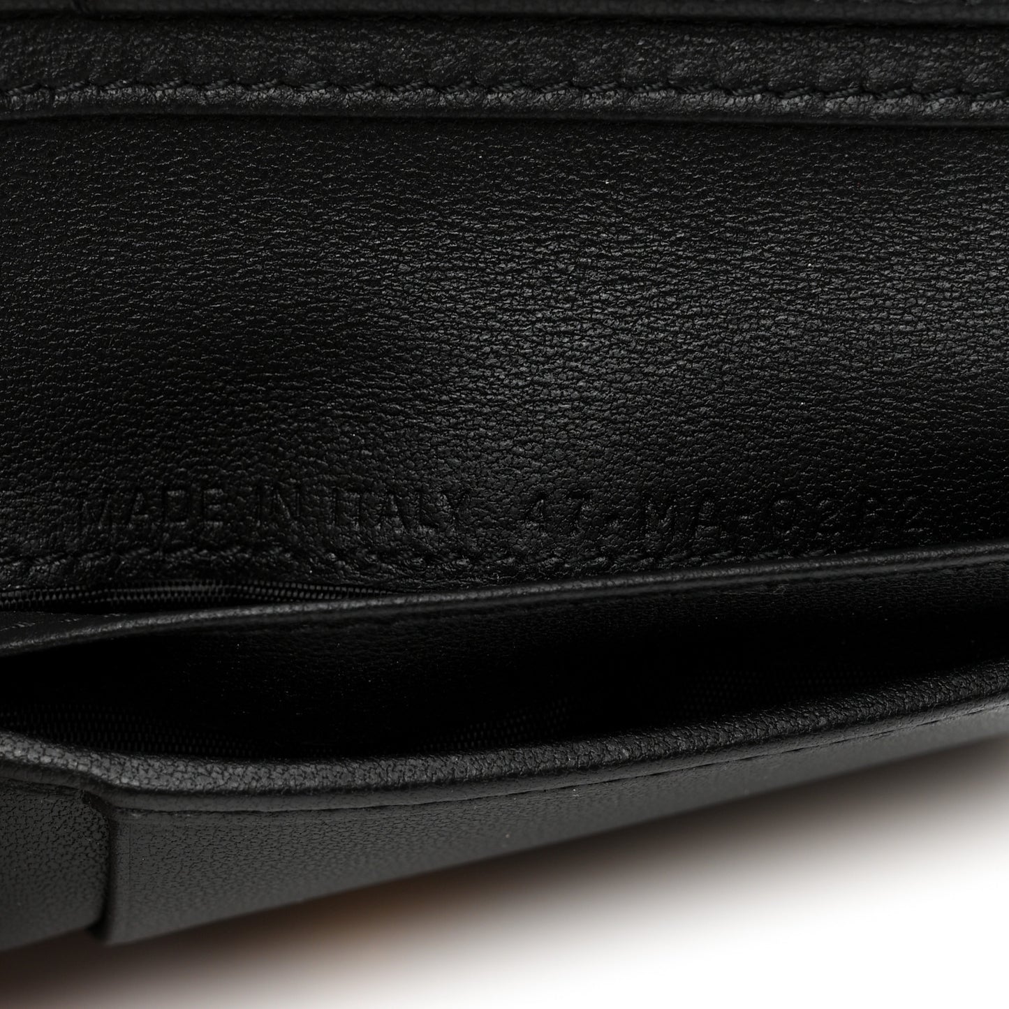 Grained Calfskin Supple Cannage Caro Scarlet Zipped Wallet Black