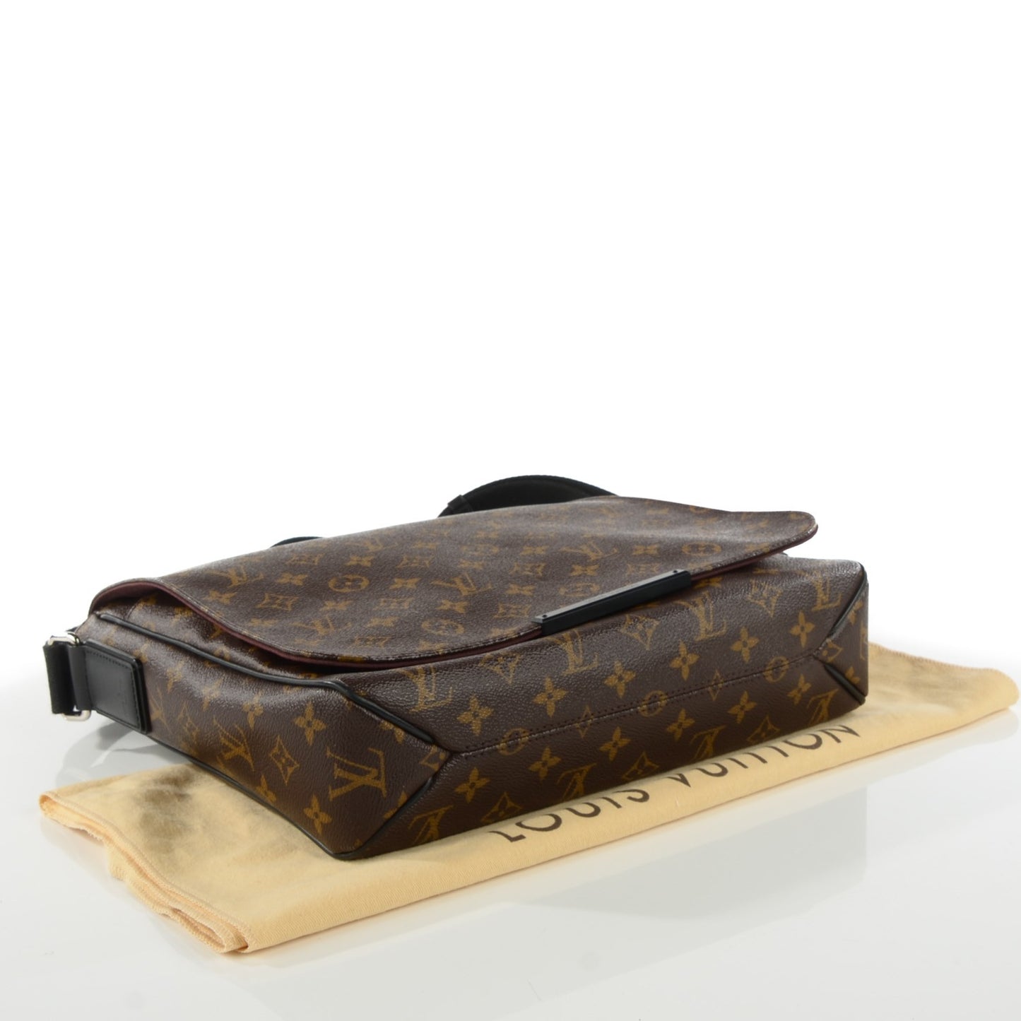 Monogram Macassar District MM