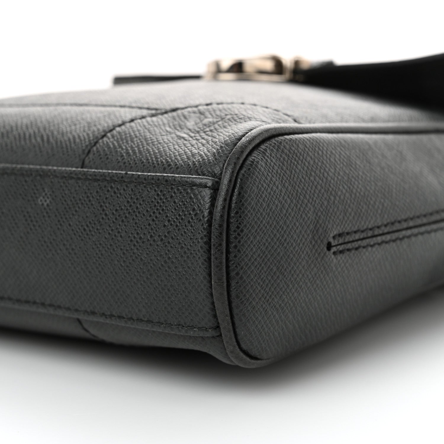 Louis Vuitton Taiga Luka Messenger Bag Ardoise 10 of 15