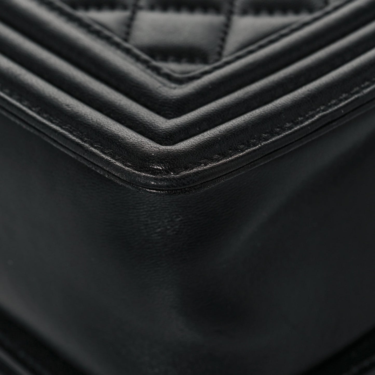 Lambskin Quilted Medium Boy Flap Black