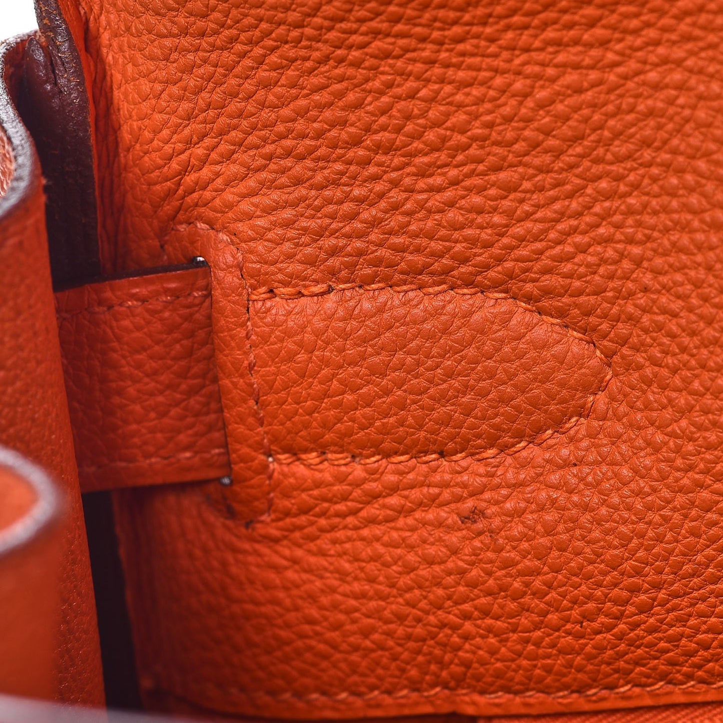 Togo Kelly Retourne 40 Orange