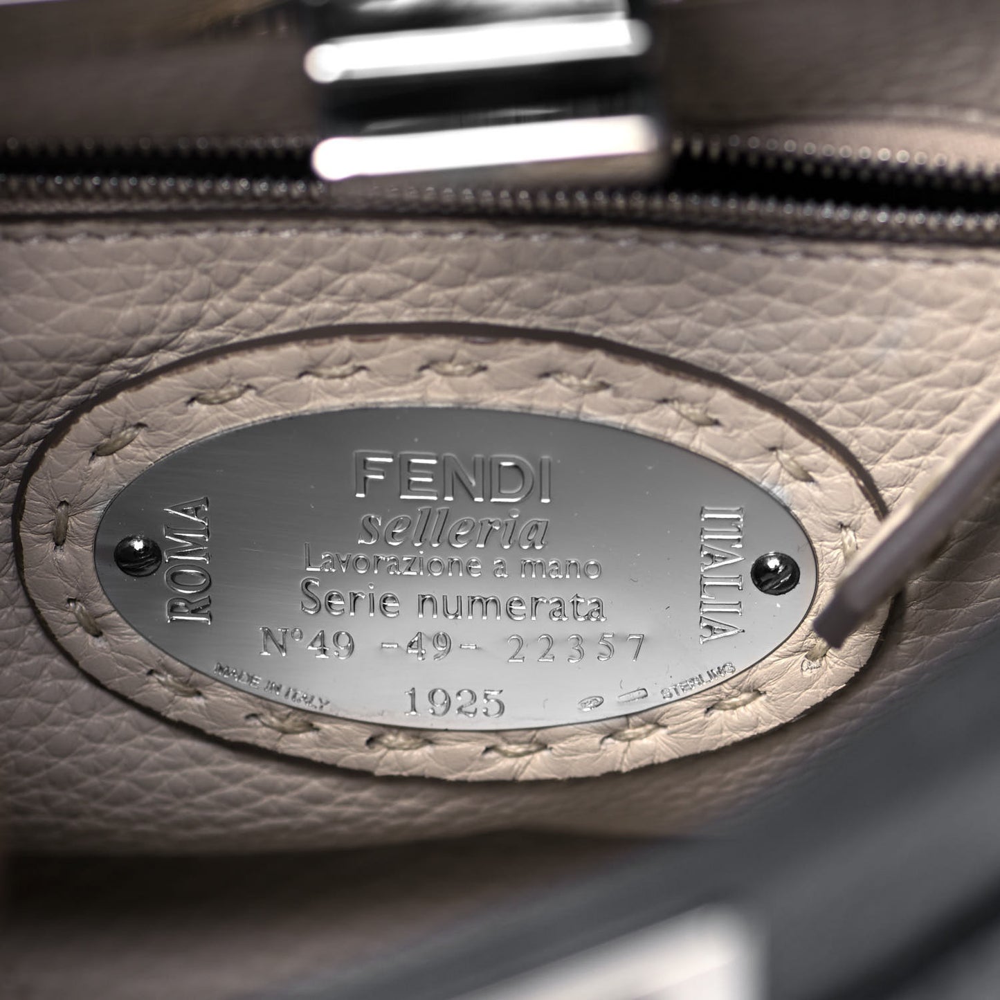 Cuoio Romano Selleria Bi-Color Mini Peekaboo Iconic Satchel Asfalto Latte