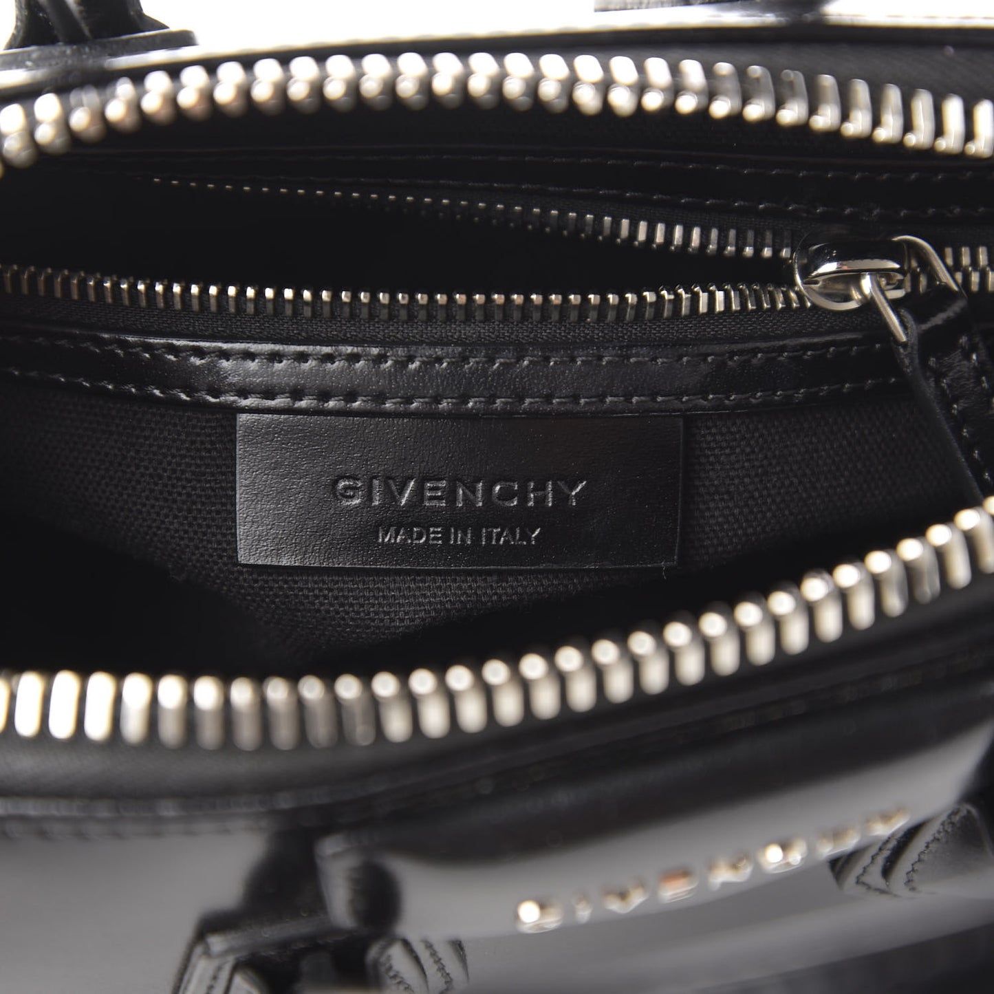 Shiny Lord Calfskin Mini Antigona Black
