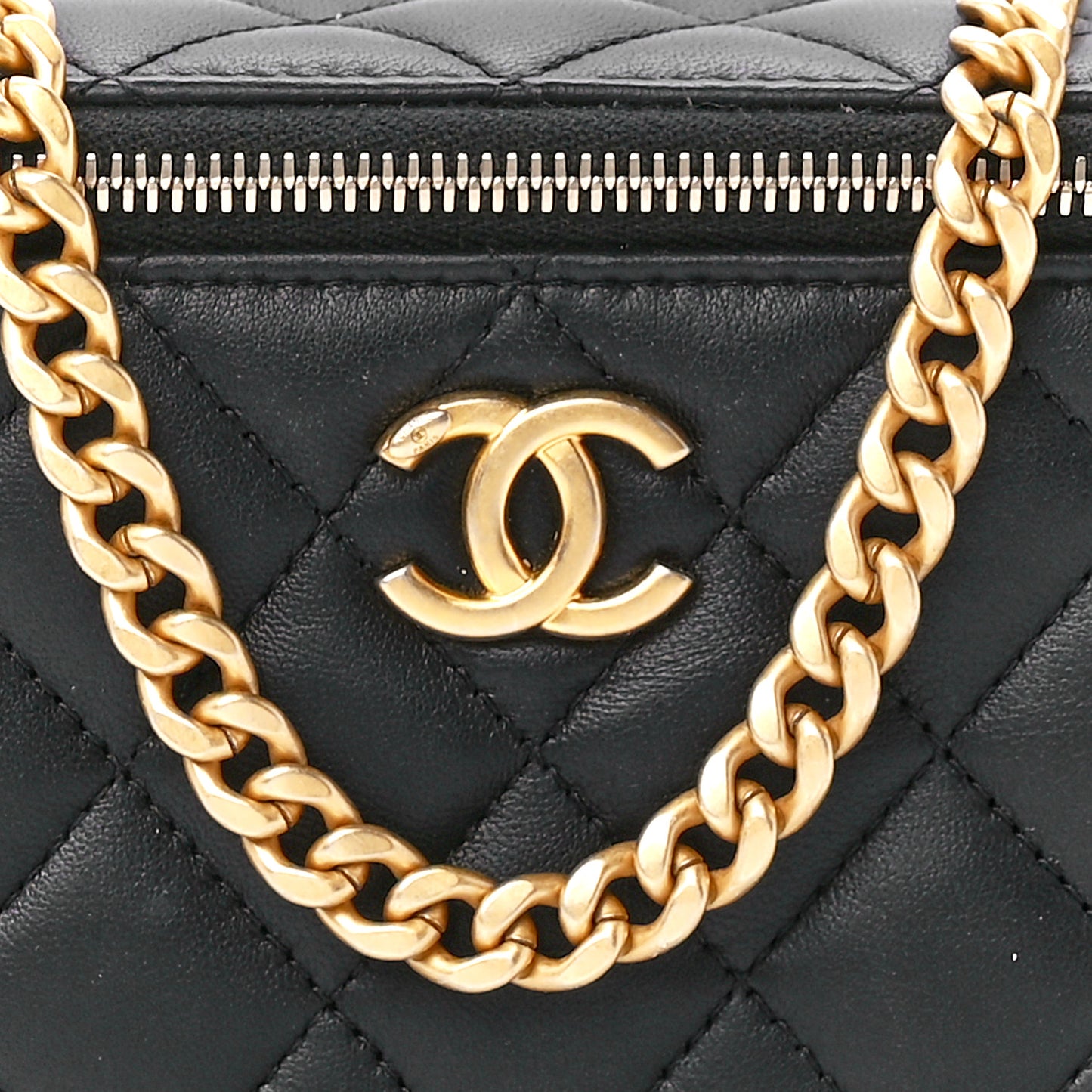 Lambskin Quilted Sweet Camellia Small Vanity Case With Chain Black