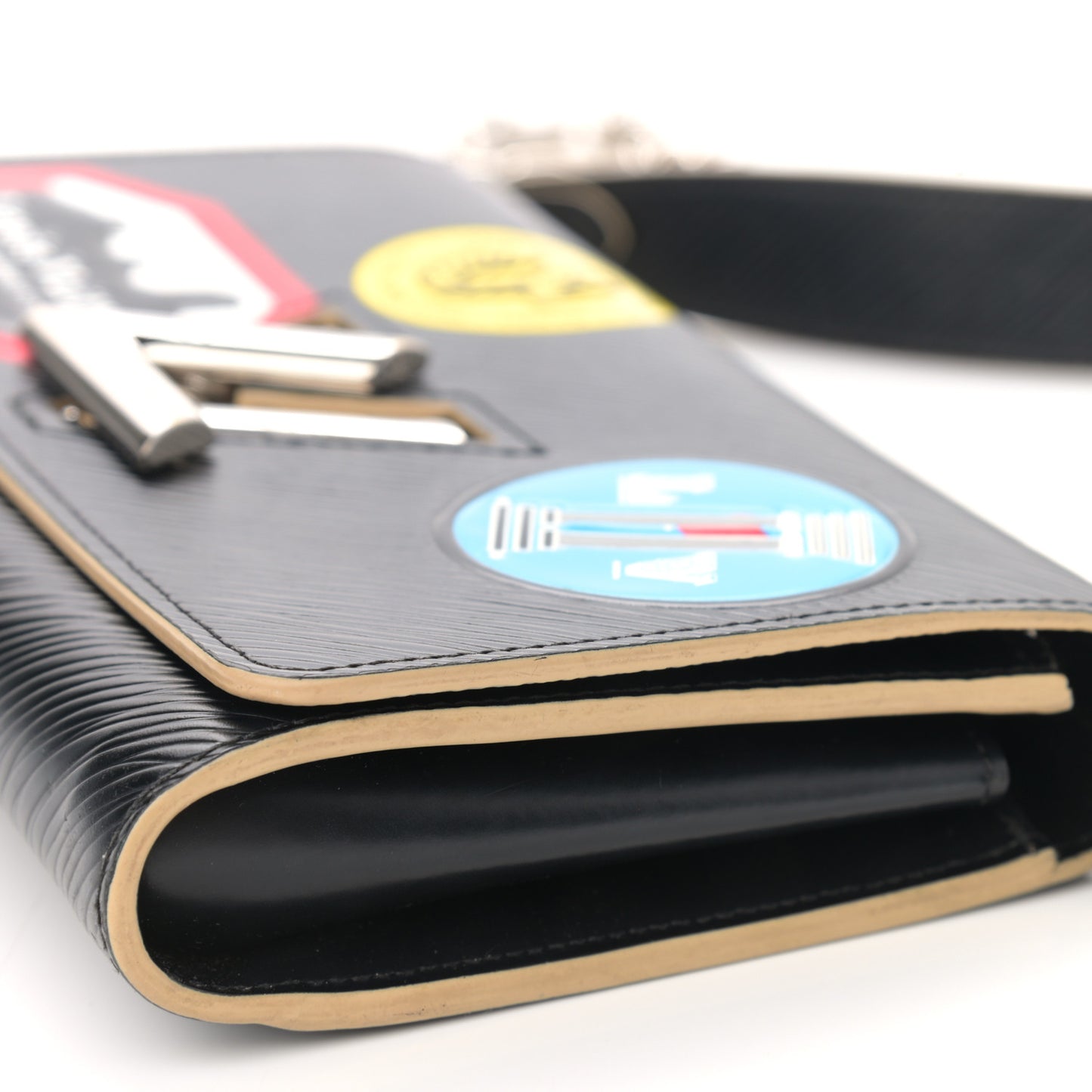 Epi World Tour Twist Chain Wallet Black