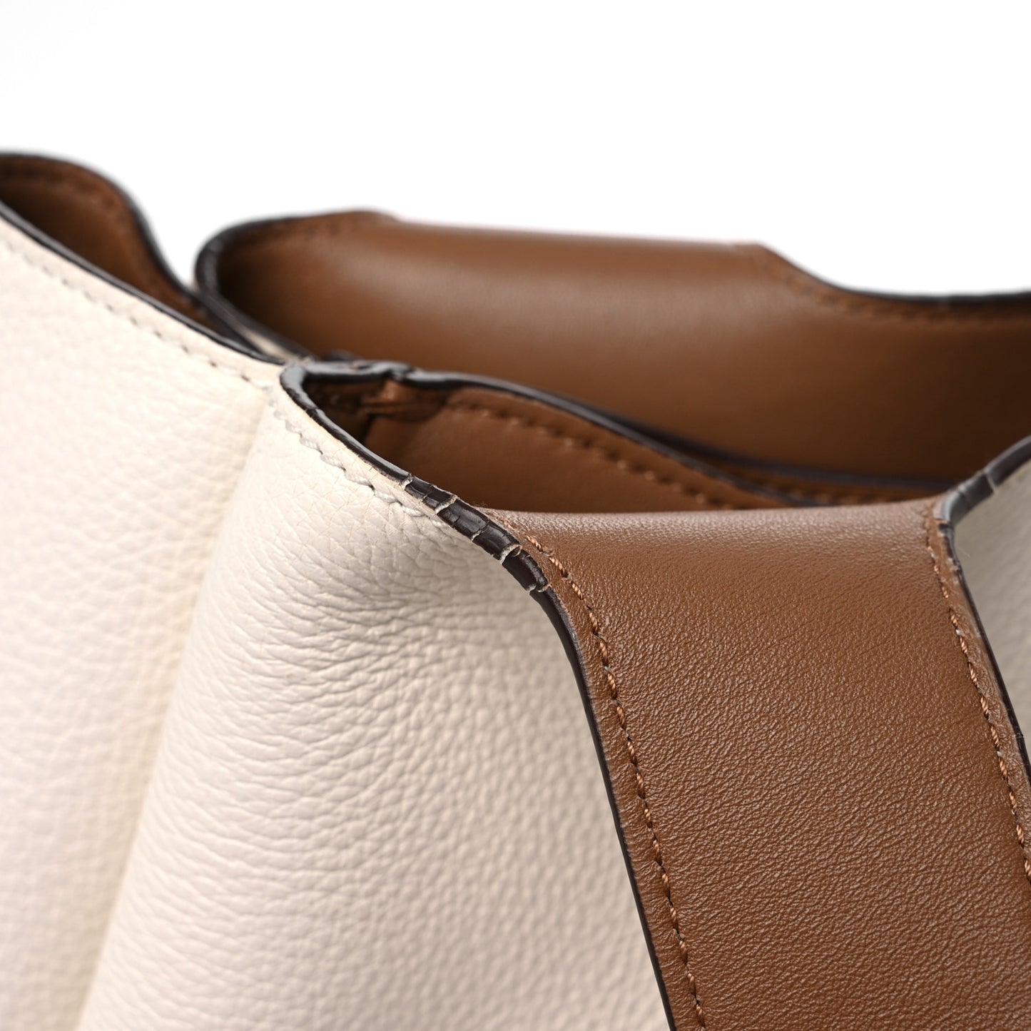 Vitello Daino Dynamique Tote White Caramel