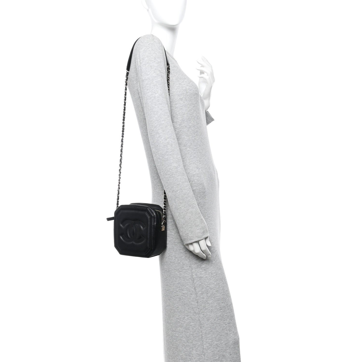 Chanel Calfskin CC Clock Camera Case Black 1808190 – FASHIONPHILE