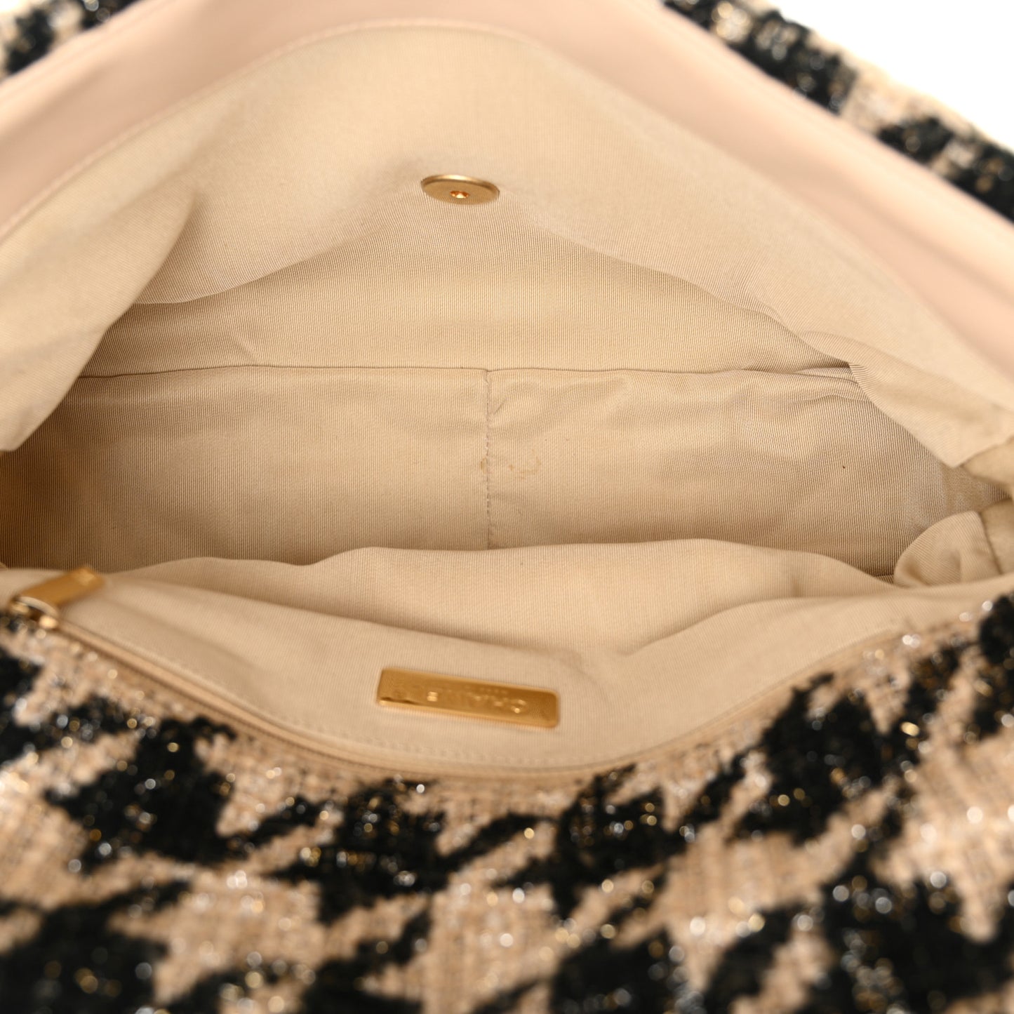 Tweed Maxi Chanel 19 Flap Beige Black