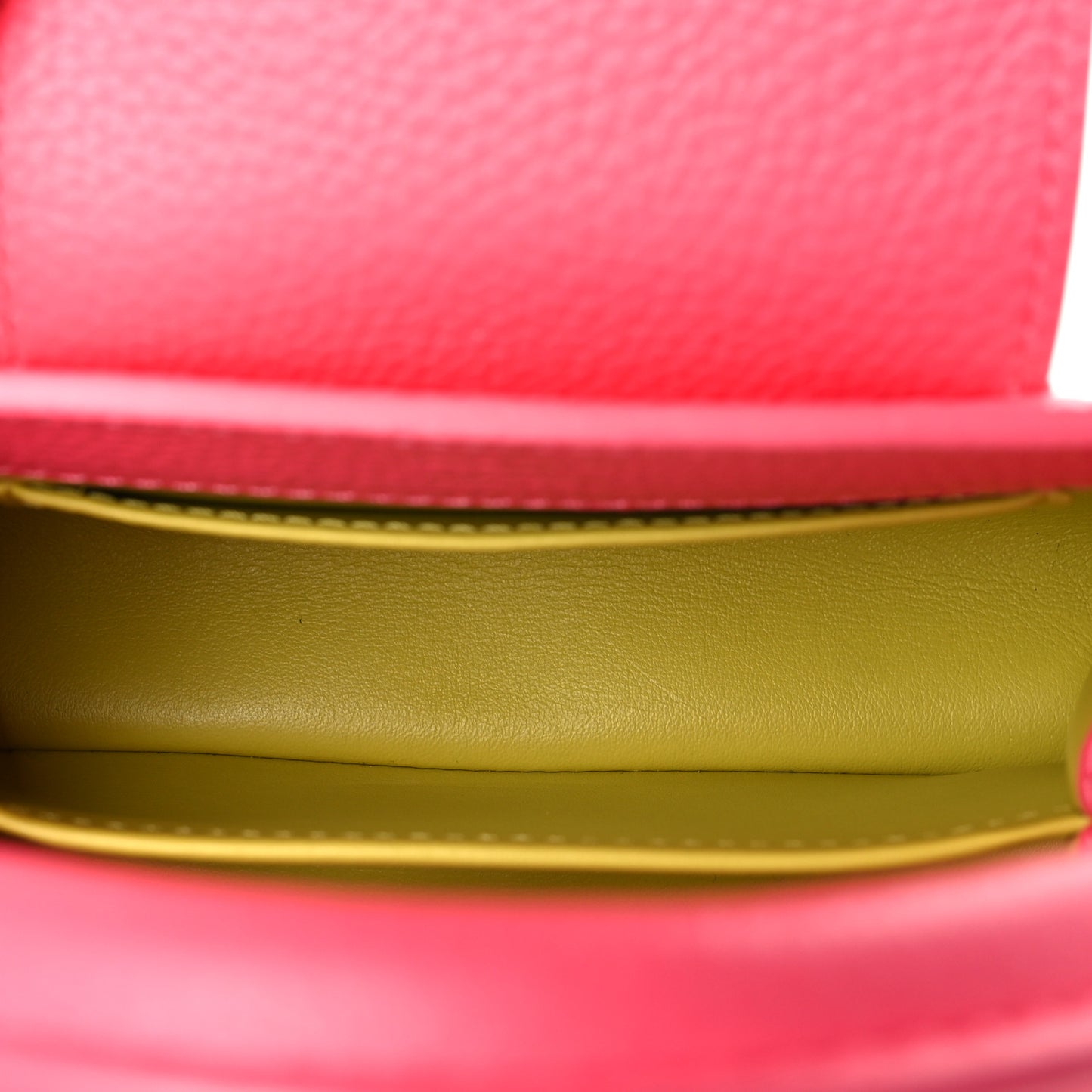 Taurillon Capucines Mini Dragon Fruit Pink Cedrat