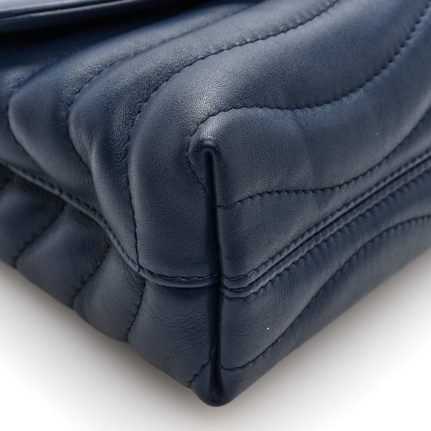 Calfskin New Wave Chain Bag MM NM Bleu Nuit