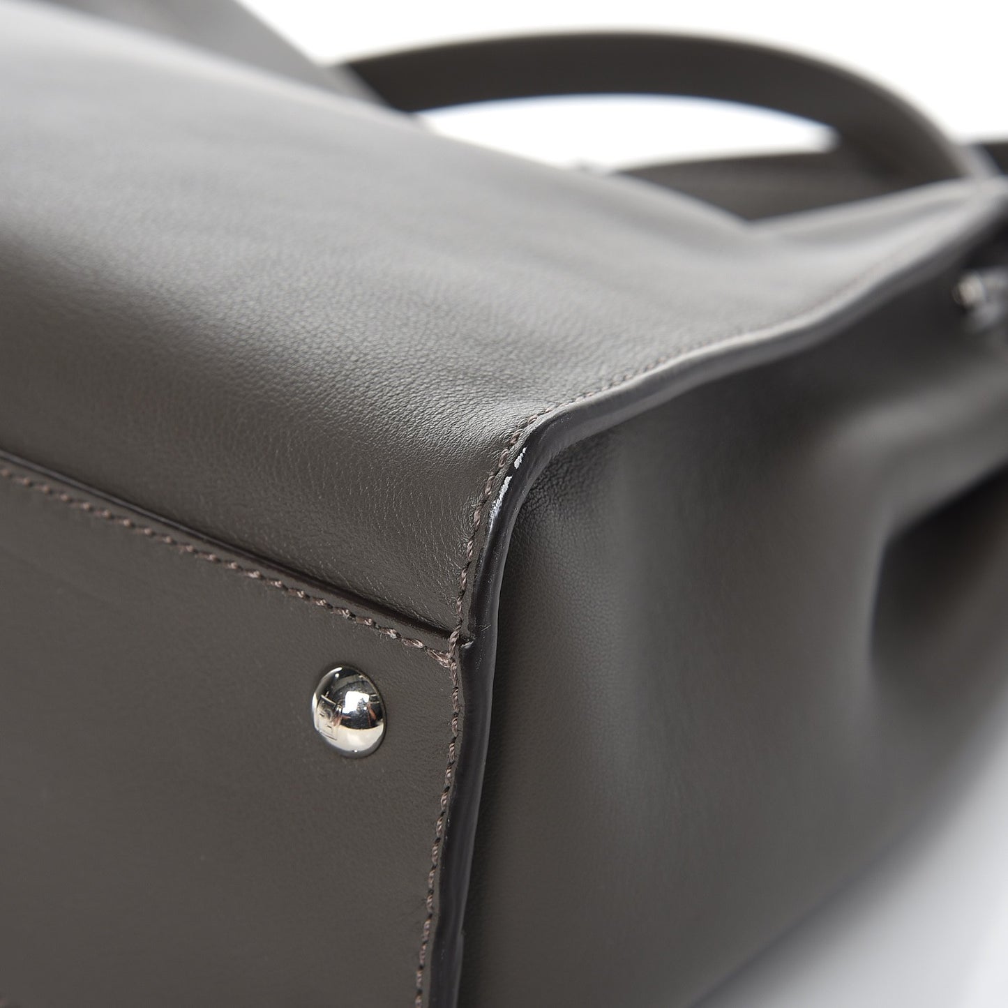 Vitello Seta Shiny Nappa Medium Peekaboo Iconic Satchel Carbone Grigio Polvere