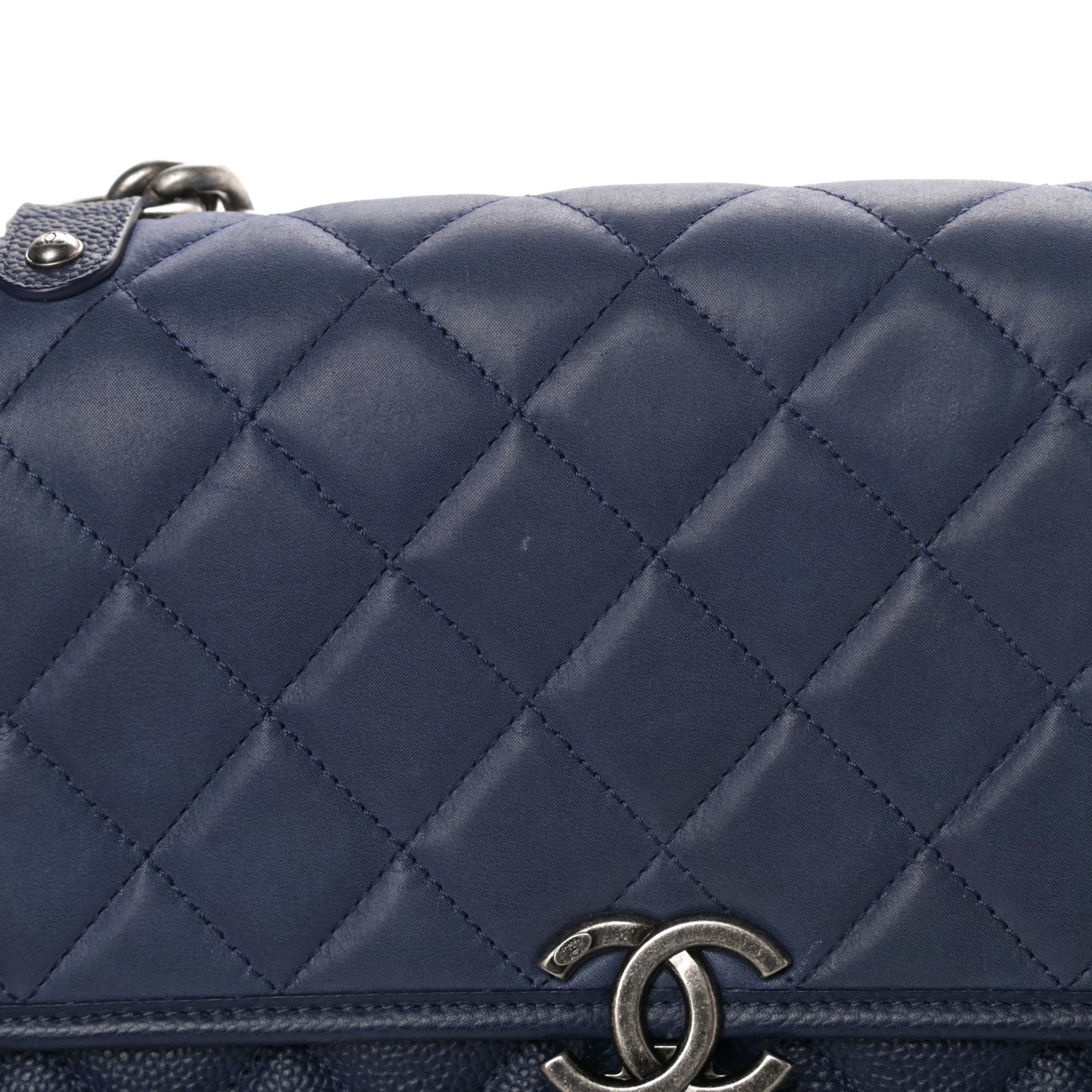 Caviar Iridescent Calfskin Quilted Medium Daily Carry Messenger Navy