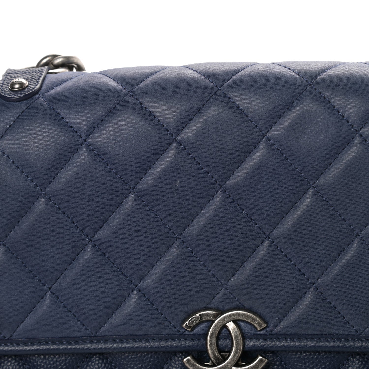 Chanel Caviar Iridescent Calfskin Quilted Medium Daily Carry Messenger Navy 12 of 13