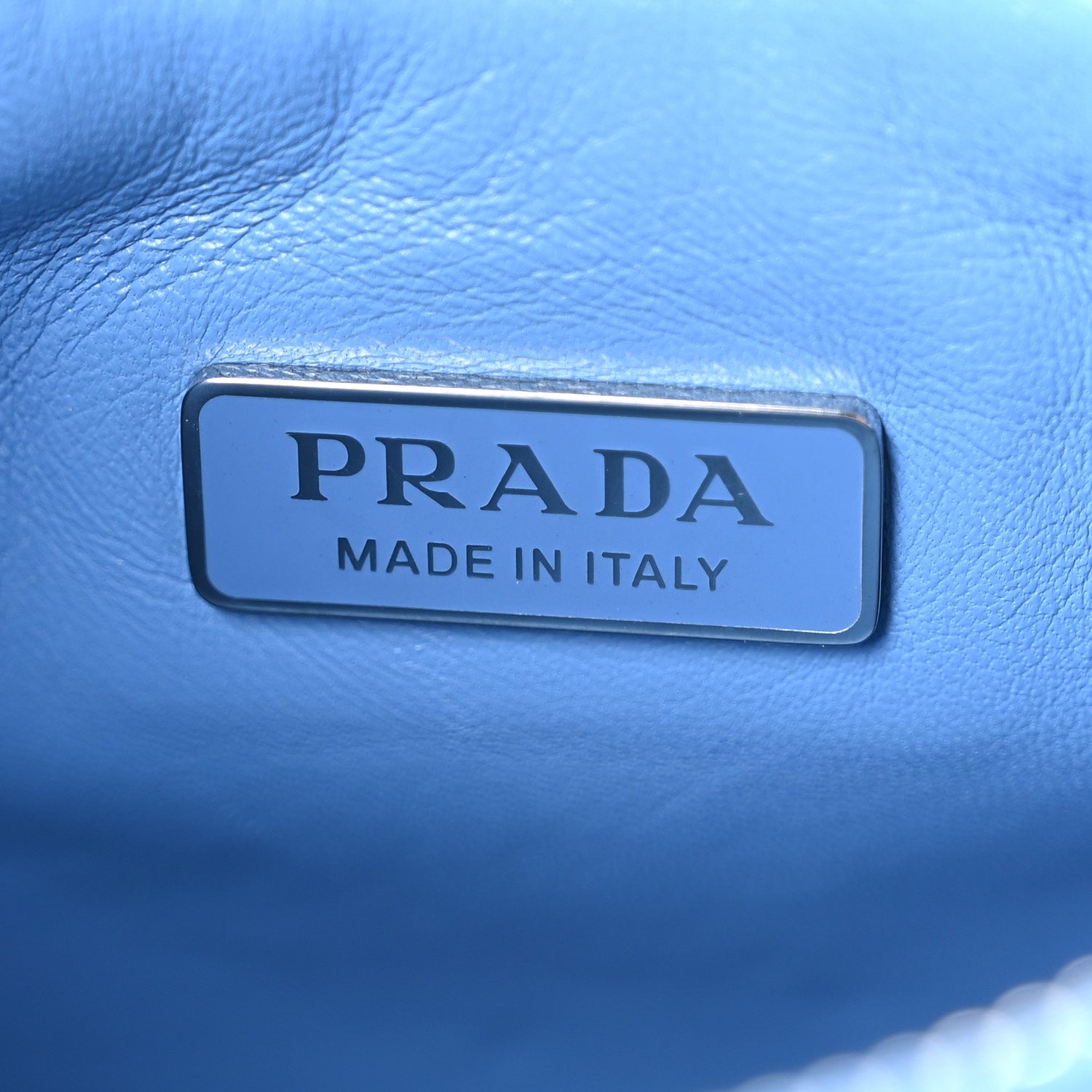 Prada Nappa Soft Padded Re-Edition 2005 Shoulder Bag Onda 6 of 10