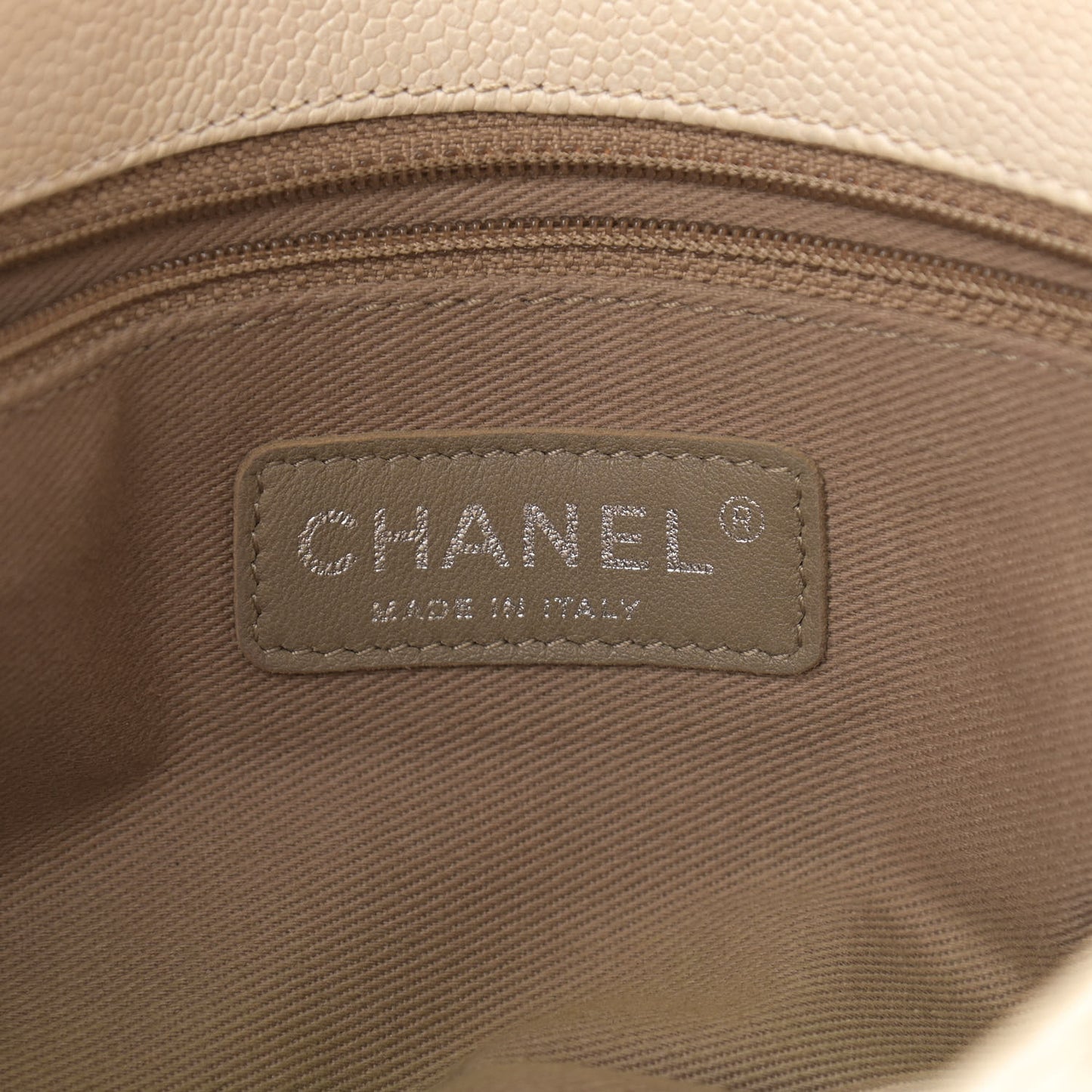 Caviar Quilted Medium Simply CC Flap White