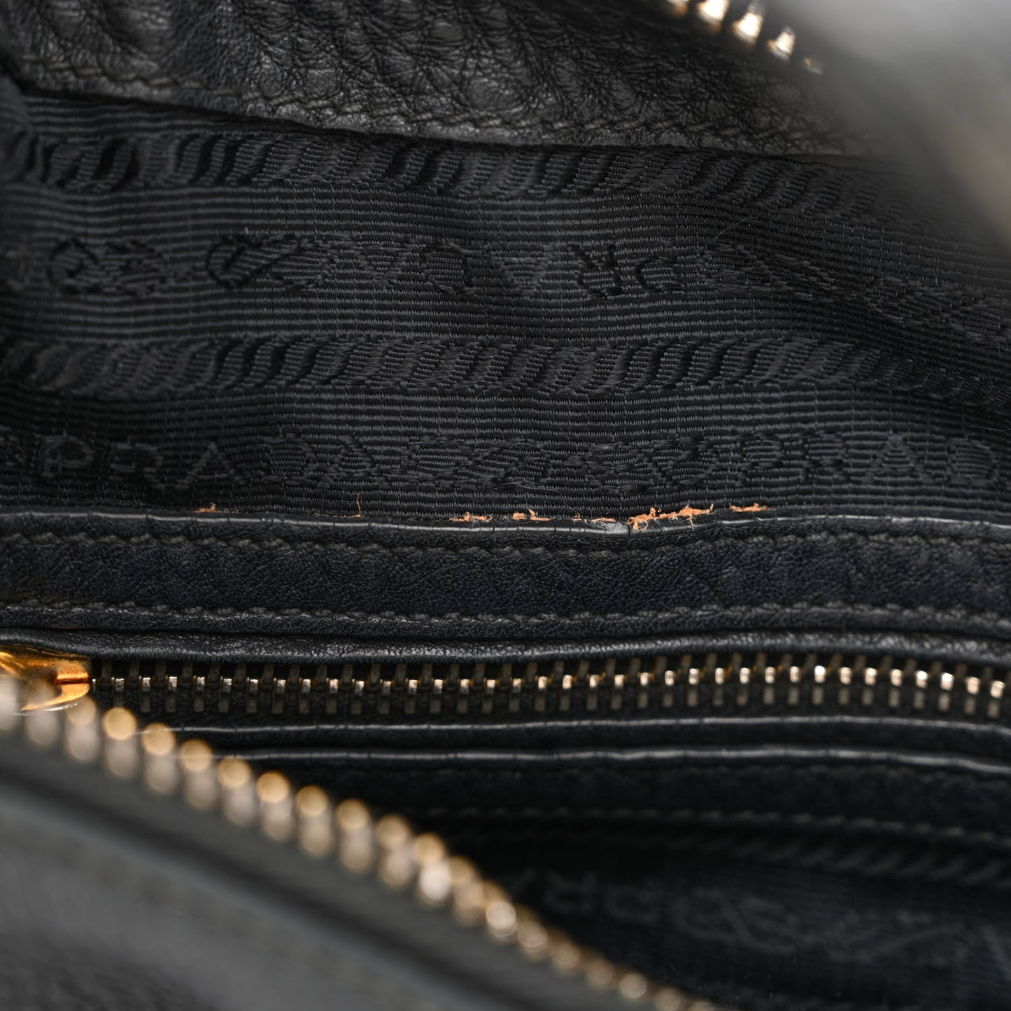 Vitello Daino Hobo Black