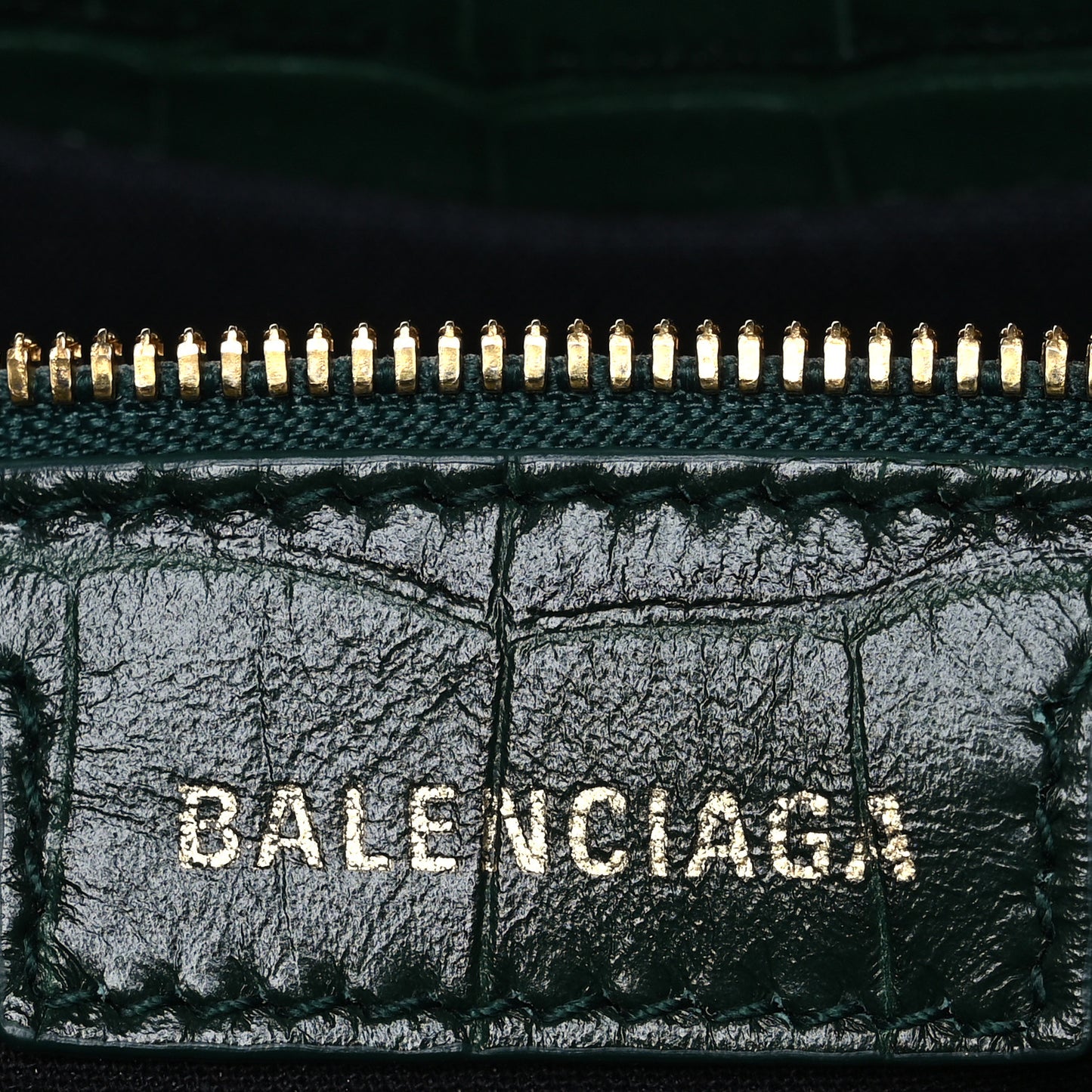 Extra Supple Calfskin Monochrome Crocodile Embossed Medium Le Cagole Shoulder Bag Forest Green