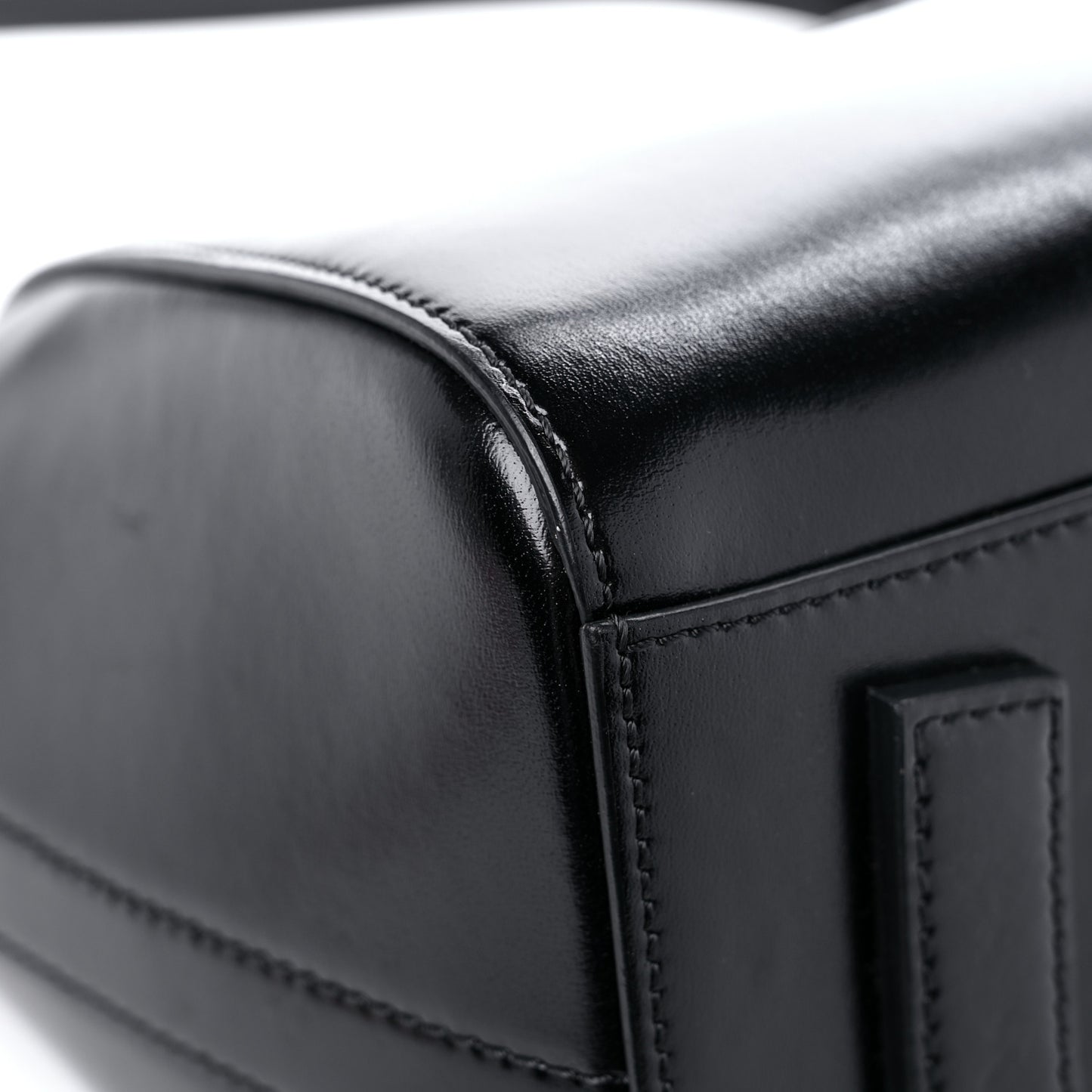 Shiny Lord Calfskin Small Antigona Black