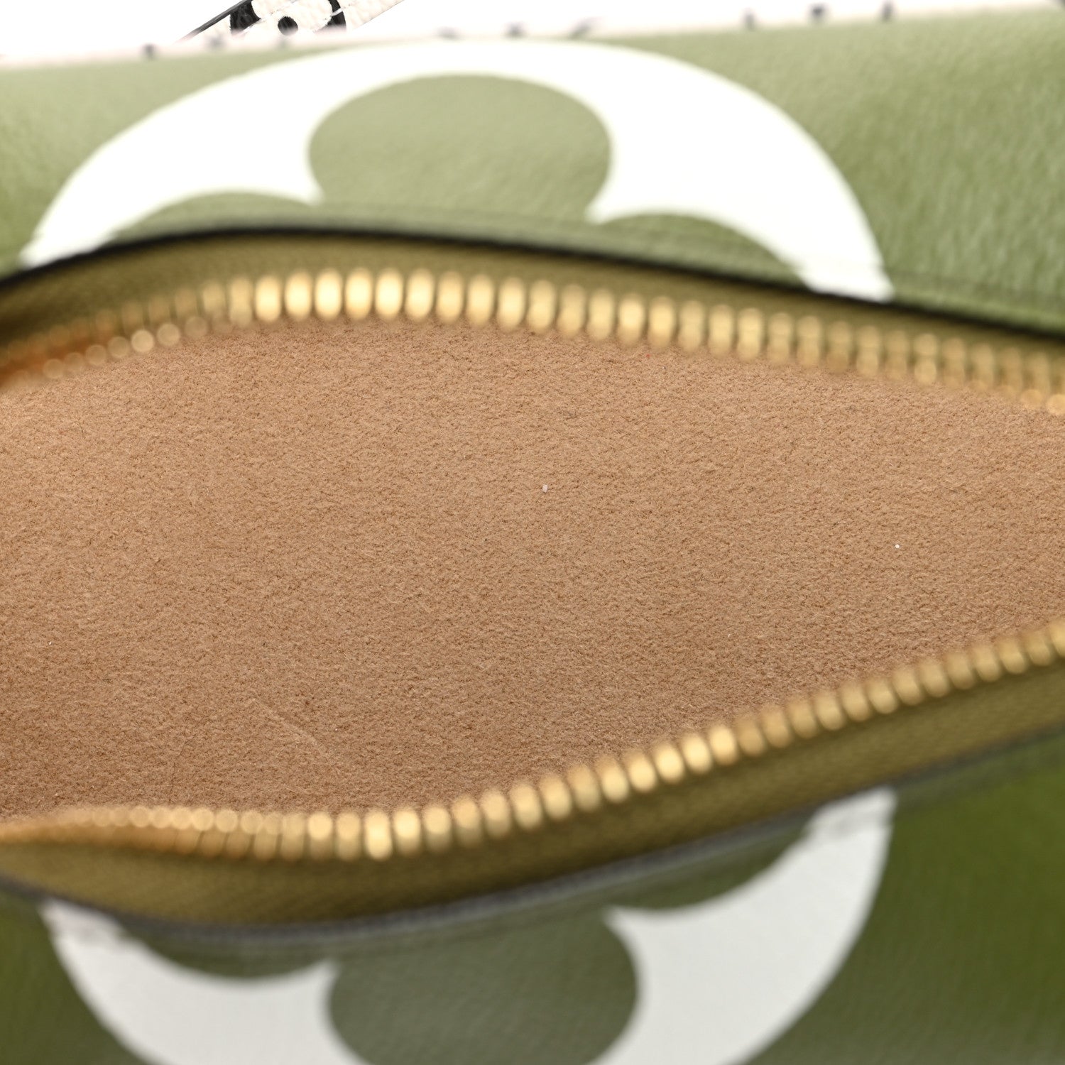 Louis Vuitton Monogram Giant Beach Pouch Kaki 5 of 9