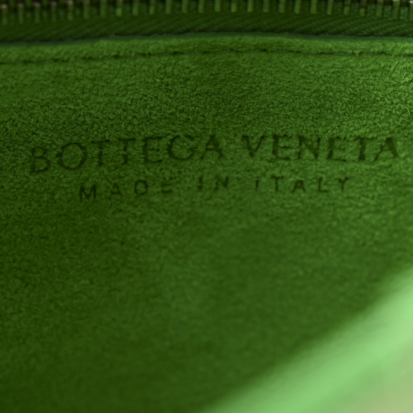 Grained Calfskin Maxi Intrecciato Cassette Crossbody Bag Pistachio