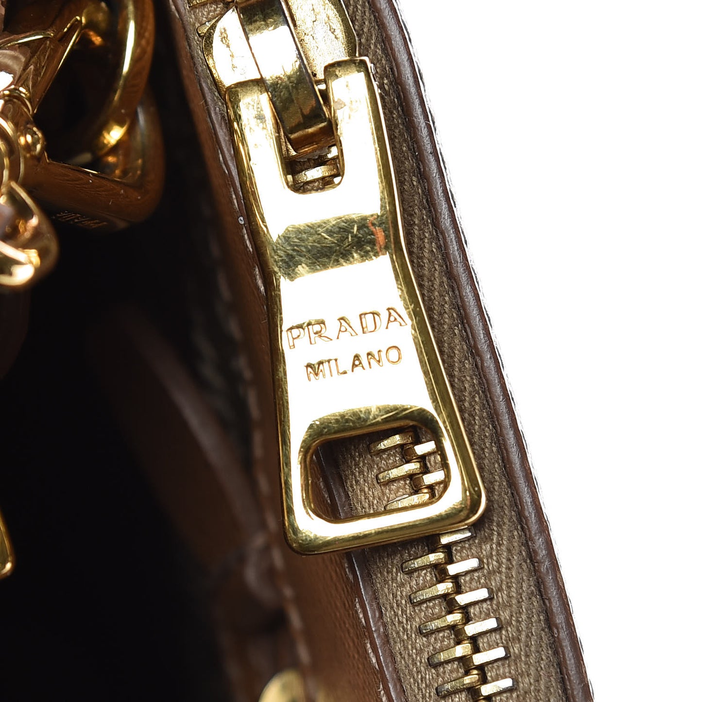 Saffiano Medium Galleria Double Zip Tote Caramel