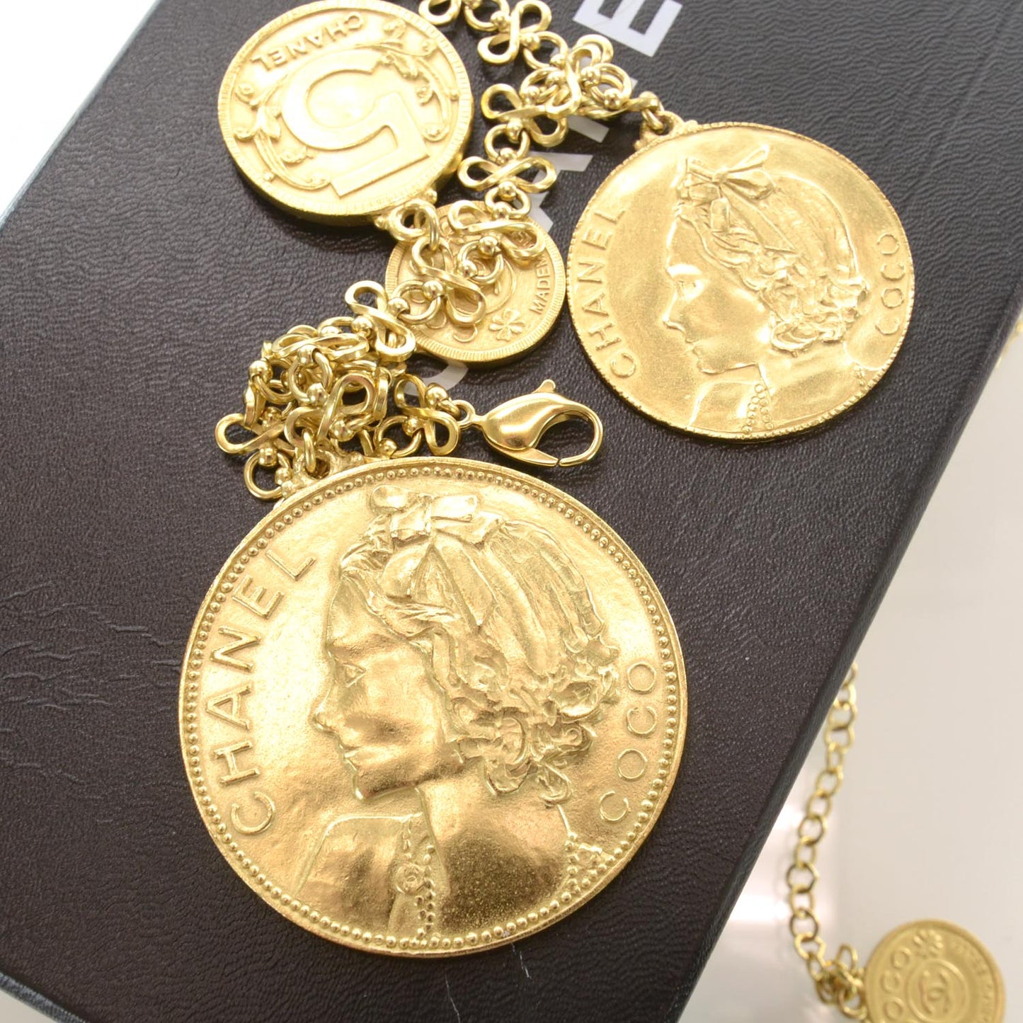 CC Coco Coin Chain Belt Gold