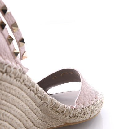 Valentino Garavani Grained Calfskin Rockstud Ankle Strap Espadrille 15/105mm Wedge Sandals 39 Rose Quartz Natural 8 of 9