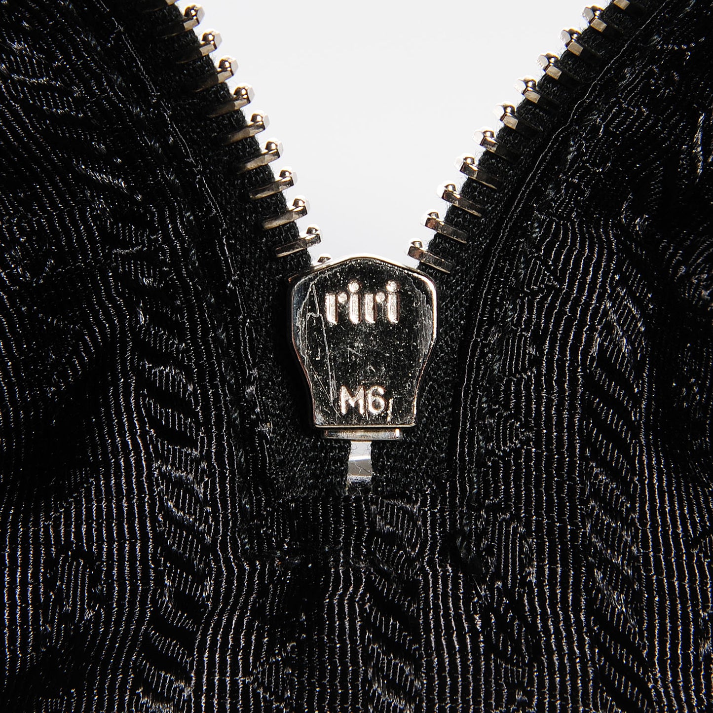 Glace Calf Studded Large Trunk Bag Fumo Black