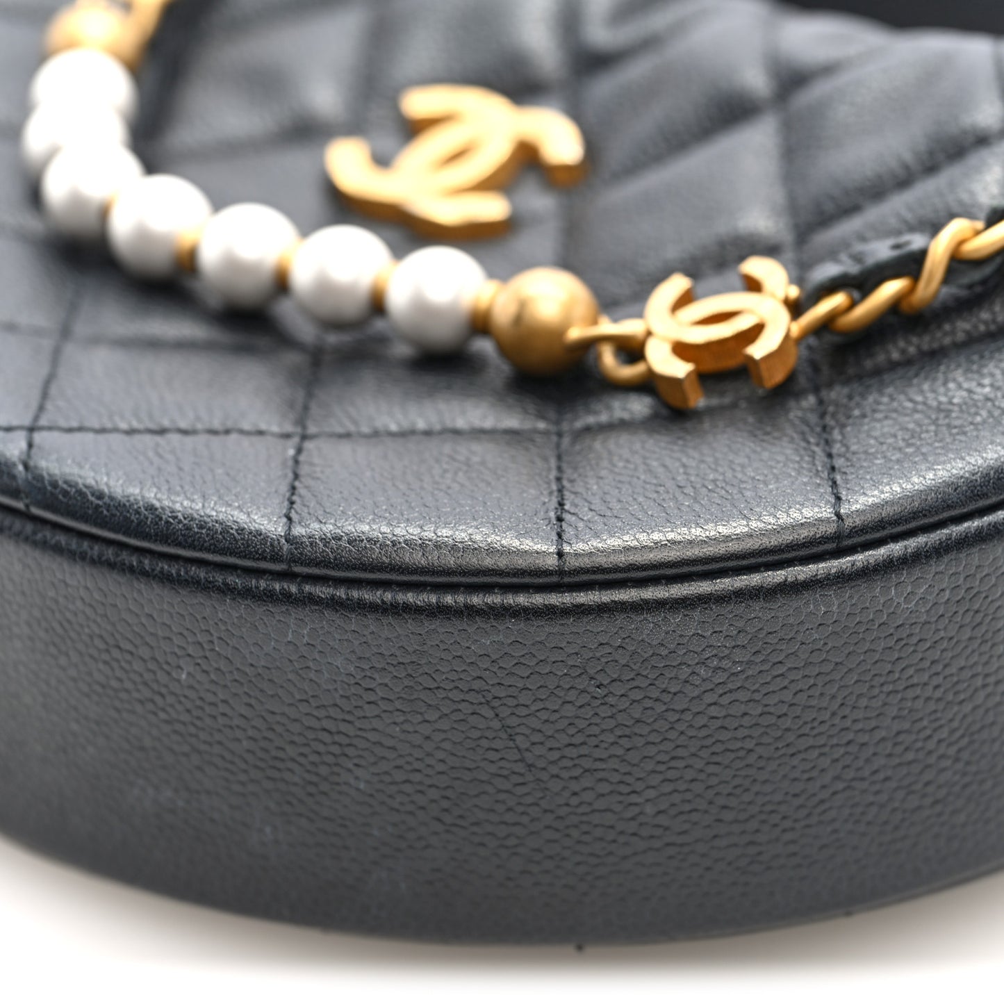 Grained Calfskin Quilted Pearl Pouch Hobo Black