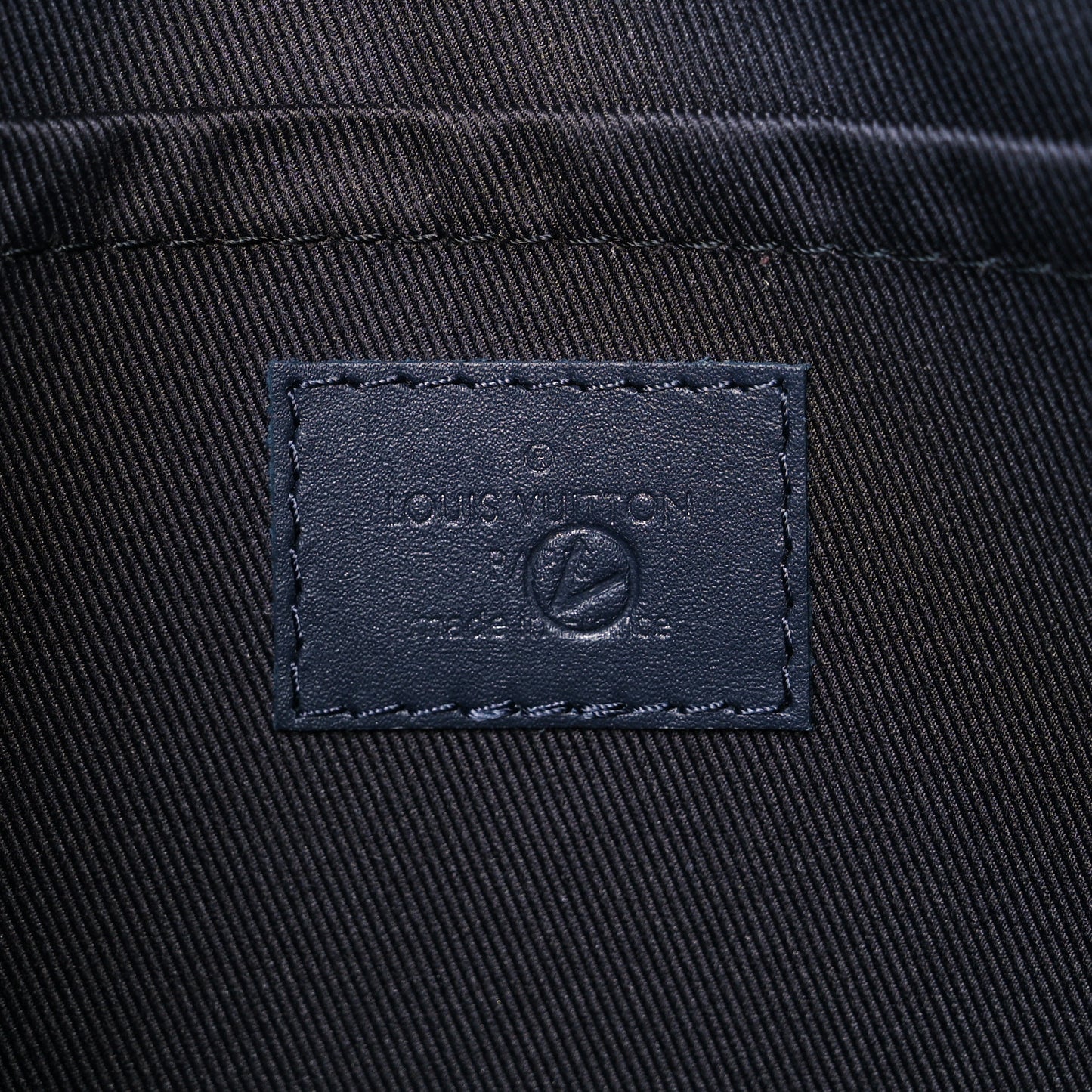 Damier Infini Discovery Pochette GM Astral Silver