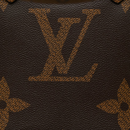 Louis Vuitton Reverse Monogram Giant Onthego MM 7 of 10